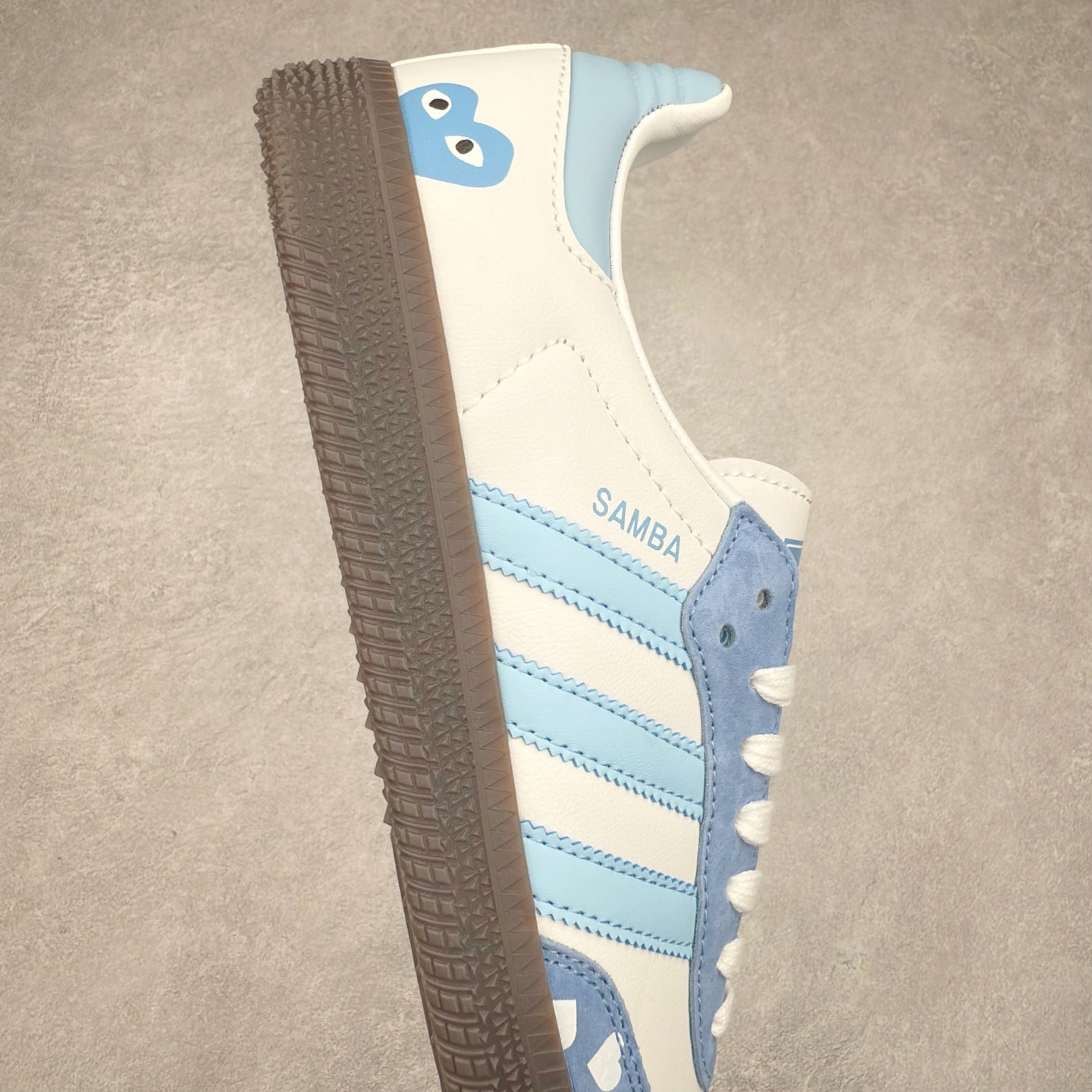 图片[6]-AD Original Samba OG 复古经典轻便板鞋 FW2413 这款桑巴鞋展示了高质量的工艺 带有装饰的超锁缝制和无缝的手感 柔软、柔软的皮革造型和标志性的3条纹完成了精致的外观 正规合身鞋带 鞋面上有绒面鞋垫 橡胶鞋底 享受正畸套筒软感 自50年代首次亮相以来就一直在赢得粉丝的青睐 尺码：36 36.5 37.5 38 38.5 39 40 40.5 41 42 42.5 43 44 44.5 45-选品中心