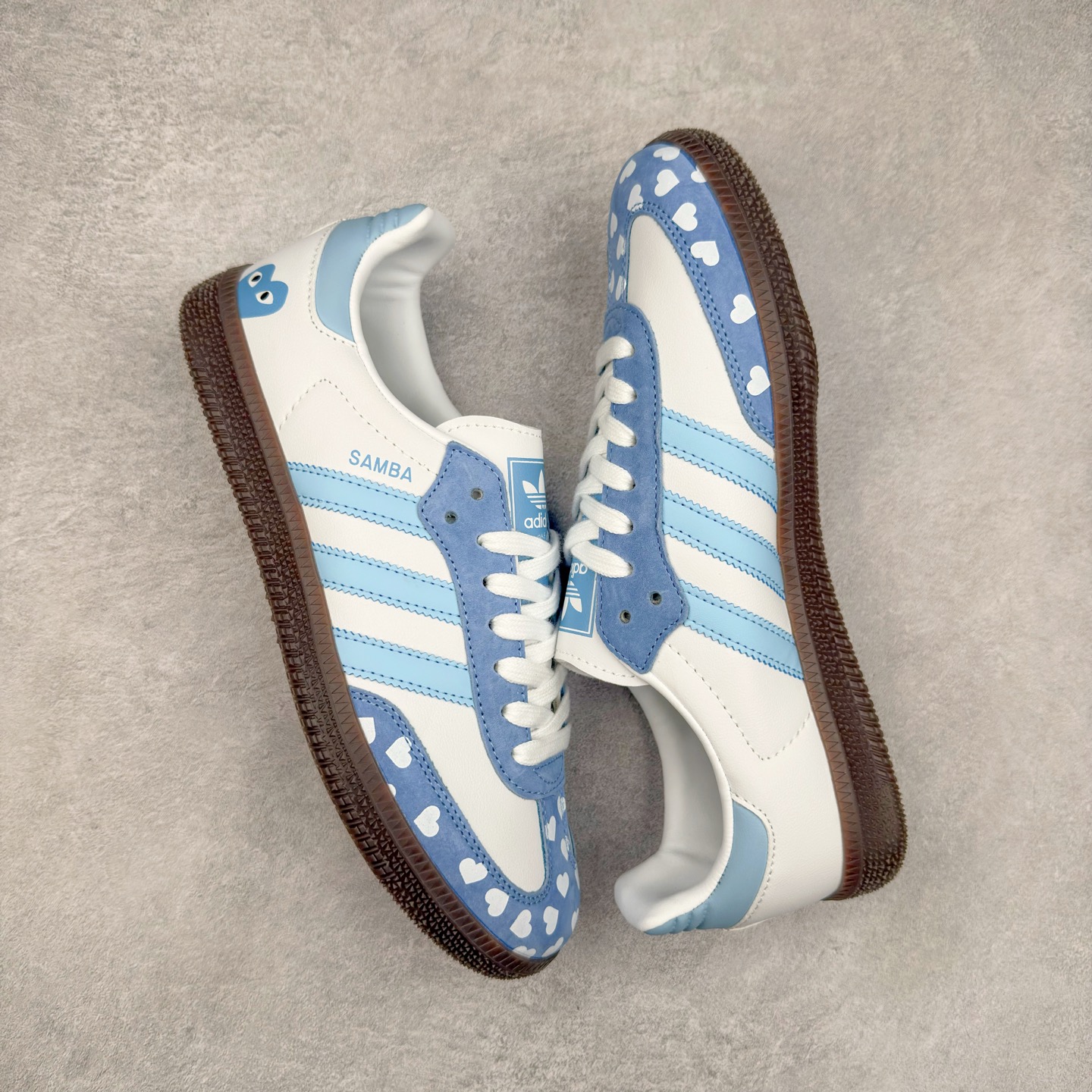 图片[3]-AD Original Samba OG 复古经典轻便板鞋 FW2413 这款桑巴鞋展示了高质量的工艺 带有装饰的超锁缝制和无缝的手感 柔软、柔软的皮革造型和标志性的3条纹完成了精致的外观 正规合身鞋带 鞋面上有绒面鞋垫 橡胶鞋底 享受正畸套筒软感 自50年代首次亮相以来就一直在赢得粉丝的青睐 尺码：36 36.5 37.5 38 38.5 39 40 40.5 41 42 42.5 43 44 44.5 45-选品中心