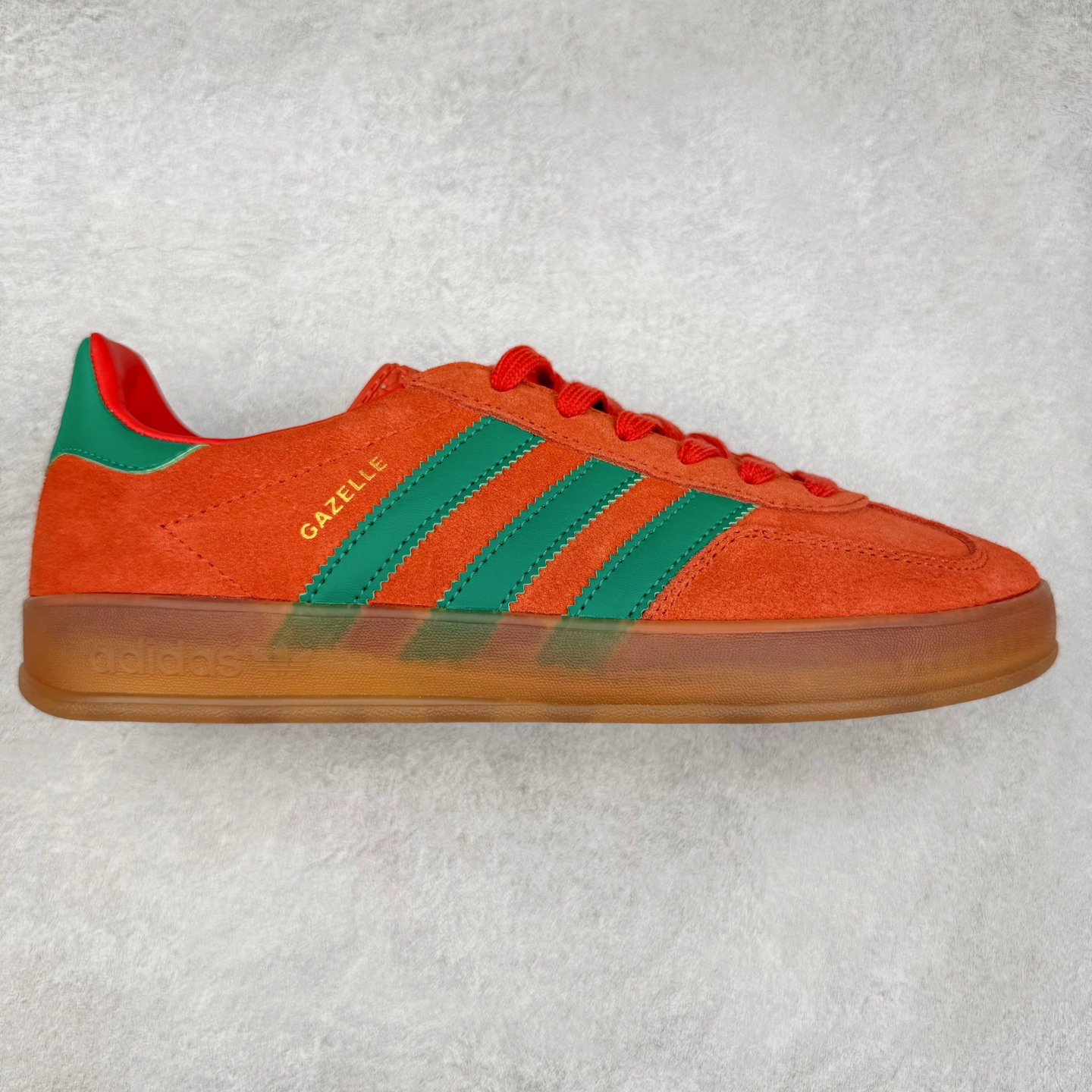 AD Gazelle Indoor Trainers 羚羊内训系列低帮复古百搭休闲运动德训风板鞋 JH5407 90年代经典的复刻版！自60年代以足球训练鞋面世以来,Gazelle就以其经典设计席卷全球。1991年版本的复刻,再造经典Gazelle。采用皮革打造,搭配浊色细节,让这款经典更加简约。尺码：36 36⅔ 37⅓ 38 38⅔ 39⅓ 40 40⅔ 41⅓ 42 42⅔ 43⅓ 44⅓ 44⅔ 45-选品中心