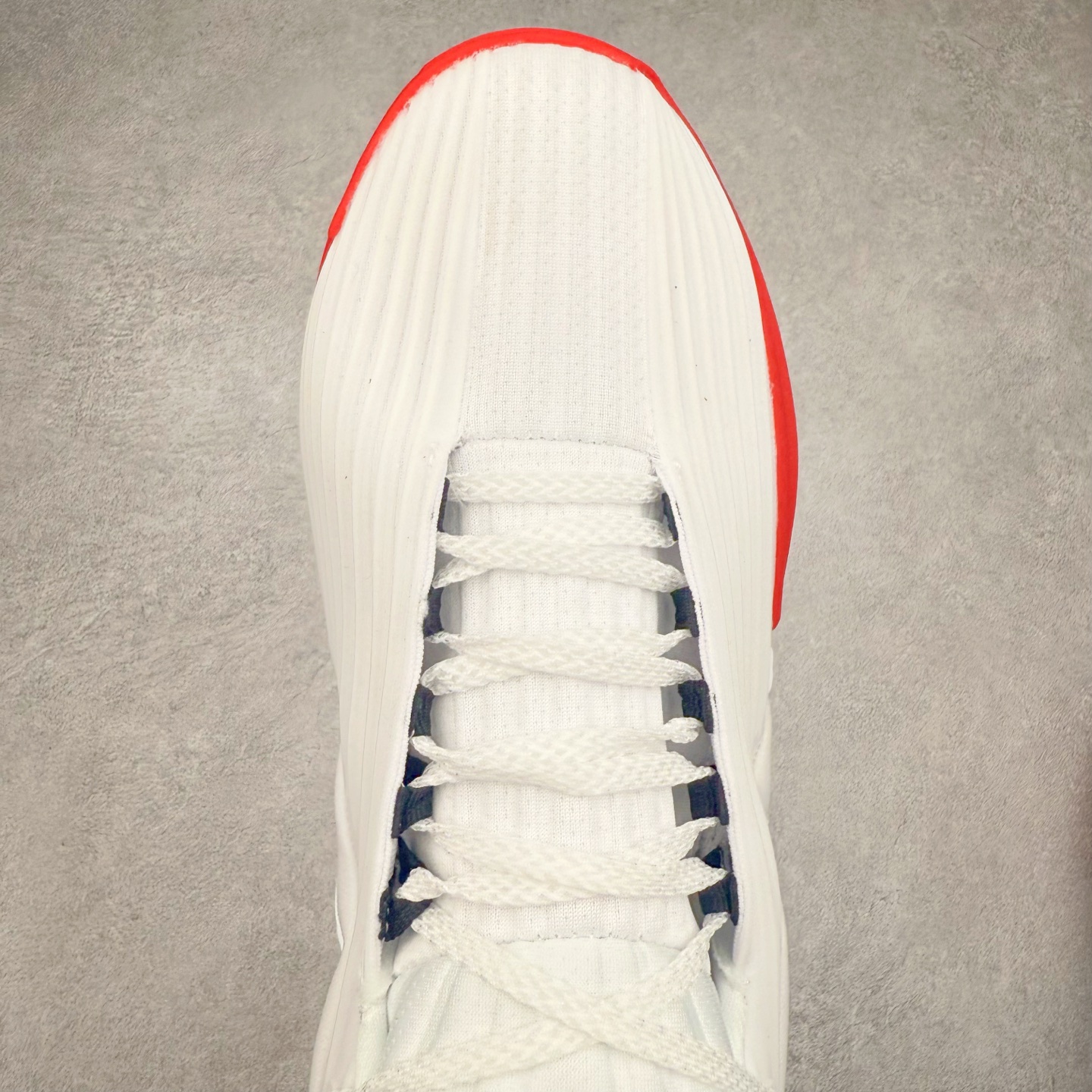 图片[3]-NK G.T. Cut 3.0 Trubo EP GT3代实战篮球鞋 HV9918-102 该鞋款采用出众回弹设计 为切入、转向和移步篮筐提供出色的能量回馈 回弹性能带来弹力充沛的迈步体验 助你爆发疾速 全掌型 ZoomX 泡绵 缔造弹力出众的轻盈迈步体验 助你在比赛升温时能够急速快攻 驰骋全场 鞋面绳线与鞋带相结合 有助稳固前足 后跟搭配加垫鞋口 为脚踝营造舒适稳固感受 全掌型 ZoomX 泡绵 能够带来出众的能量回馈 前足外侧采用精巧塑料覆面 在瞬间爆发时提供稳固脚感 尺码：39 40 40.5 41 42 42.5 43 44 44.5 45 46-选品中心