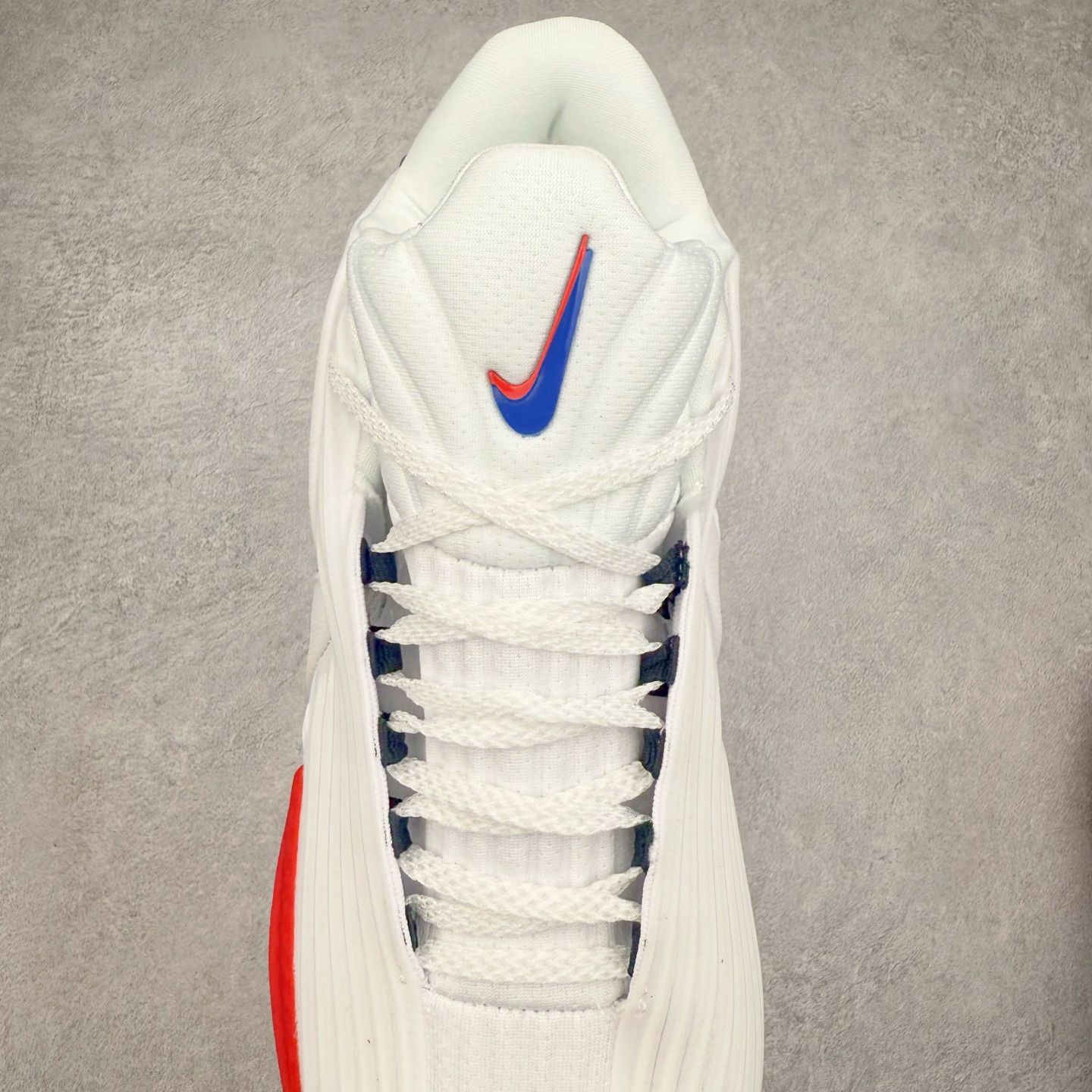 图片[4]-NK G.T. Cut 3.0 Trubo EP GT3代实战篮球鞋 HV9918-102 该鞋款采用出众回弹设计 为切入、转向和移步篮筐提供出色的能量回馈 回弹性能带来弹力充沛的迈步体验 助你爆发疾速 全掌型 ZoomX 泡绵 缔造弹力出众的轻盈迈步体验 助你在比赛升温时能够急速快攻 驰骋全场 鞋面绳线与鞋带相结合 有助稳固前足 后跟搭配加垫鞋口 为脚踝营造舒适稳固感受 全掌型 ZoomX 泡绵 能够带来出众的能量回馈 前足外侧采用精巧塑料覆面 在瞬间爆发时提供稳固脚感 尺码：39 40 40.5 41 42 42.5 43 44 44.5 45 46-选品中心