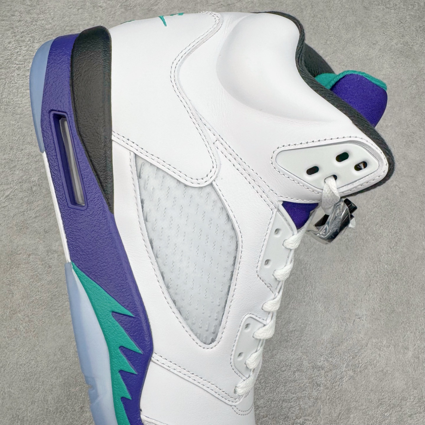 图片[6]-＃PK纯原 Air Jordan AJ5 OG “Grape” 白紫色 HQ7978-100 SZ原厂全套原楦原纸板磨具开发 原厂皮料加持 原厂港宝加持定型后跟R度完美 同源原厂电绣 飞人针数密度立体效果一致 原厂拉帮手法 原厂配置纸衬高频鞋盒 原厂指令配双鞋带 原厂TPU网格鞋带扣 超高鞋面清洁度 最高QC检验标准 控制溢胶瑕疵 到手可放心比对发售原鞋 上脚百分百充正驾驭 尺码：40 40.5 41 42 42.5 43 44 44.5 45 46 47.5-选品中心