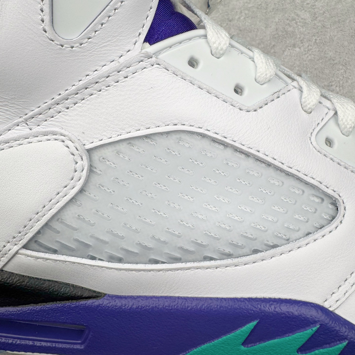 图片[16]-＃PK纯原 Air Jordan AJ5 OG “Grape” 白紫色 HQ7978-100 SZ原厂全套原楦原纸板磨具开发 原厂皮料加持 原厂港宝加持定型后跟R度完美 同源原厂电绣 飞人针数密度立体效果一致 原厂拉帮手法 原厂配置纸衬高频鞋盒 原厂指令配双鞋带 原厂TPU网格鞋带扣 超高鞋面清洁度 最高QC检验标准 控制溢胶瑕疵 到手可放心比对发售原鞋 上脚百分百充正驾驭 尺码：40 40.5 41 42 42.5 43 44 44.5 45 46 47.5-选品中心