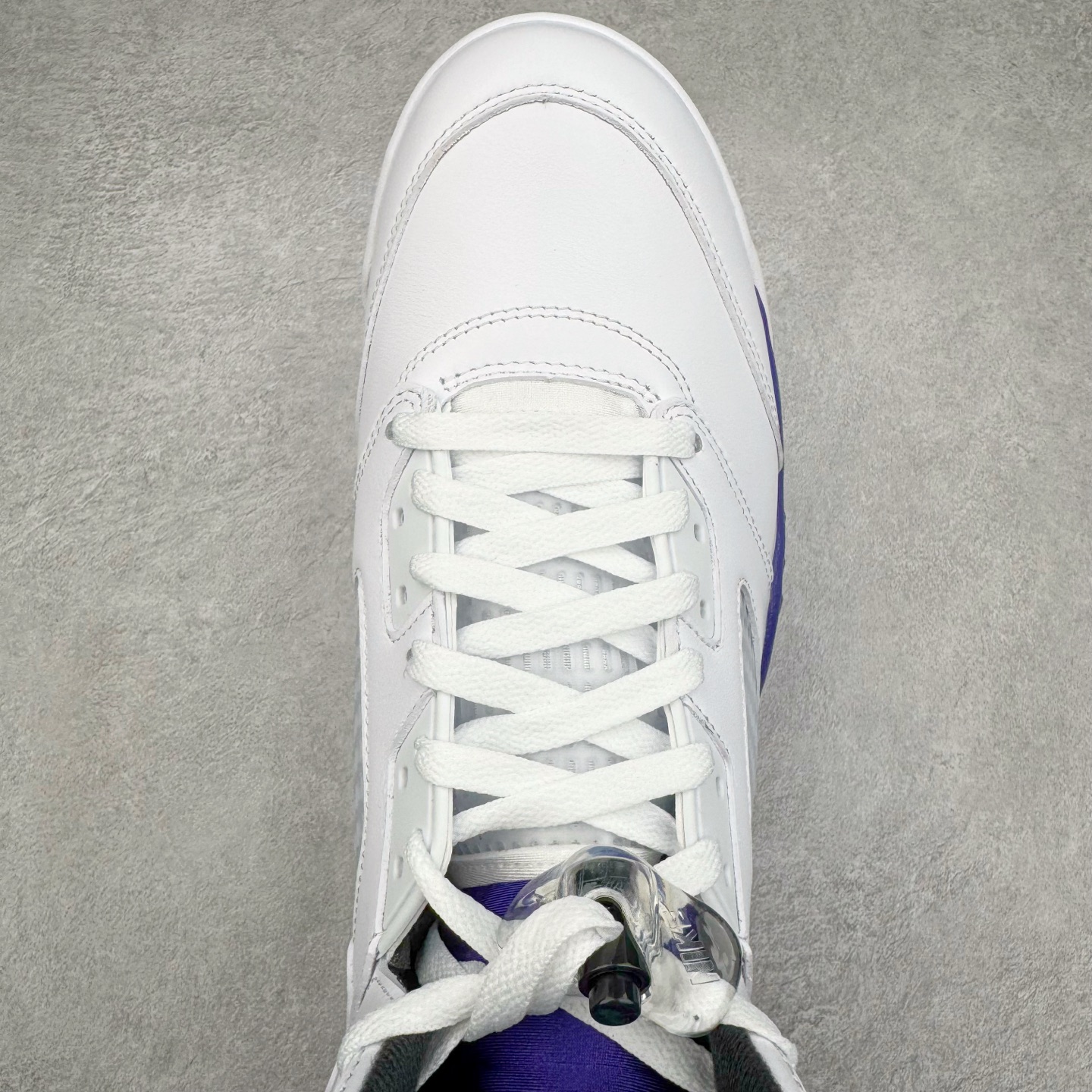 图片[4]-＃PK纯原 Air Jordan AJ5 OG “Grape” 白紫色 HQ7978-100 SZ原厂全套原楦原纸板磨具开发 原厂皮料加持 原厂港宝加持定型后跟R度完美 同源原厂电绣 飞人针数密度立体效果一致 原厂拉帮手法 原厂配置纸衬高频鞋盒 原厂指令配双鞋带 原厂TPU网格鞋带扣 超高鞋面清洁度 最高QC检验标准 控制溢胶瑕疵 到手可放心比对发售原鞋 上脚百分百充正驾驭 尺码：40 40.5 41 42 42.5 43 44 44.5 45 46 47.5-选品中心