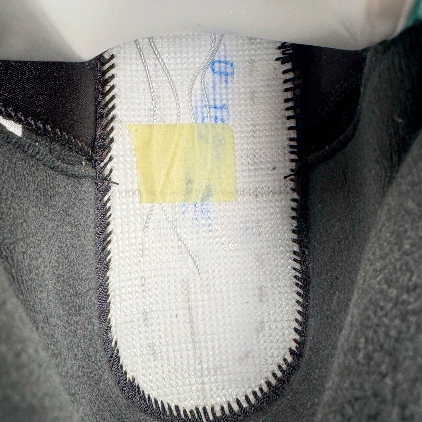 图片[20]-＃PK纯原 Air Jordan AJ5 OG “Grape” 白紫色 HQ7978-100 SZ原厂全套原楦原纸板磨具开发 原厂皮料加持 原厂港宝加持定型后跟R度完美 同源原厂电绣 飞人针数密度立体效果一致 原厂拉帮手法 原厂配置纸衬高频鞋盒 原厂指令配双鞋带 原厂TPU网格鞋带扣 超高鞋面清洁度 最高QC检验标准 控制溢胶瑕疵 到手可放心比对发售原鞋 上脚百分百充正驾驭 尺码：40 40.5 41 42 42.5 43 44 44.5 45 46 47.5-选品中心