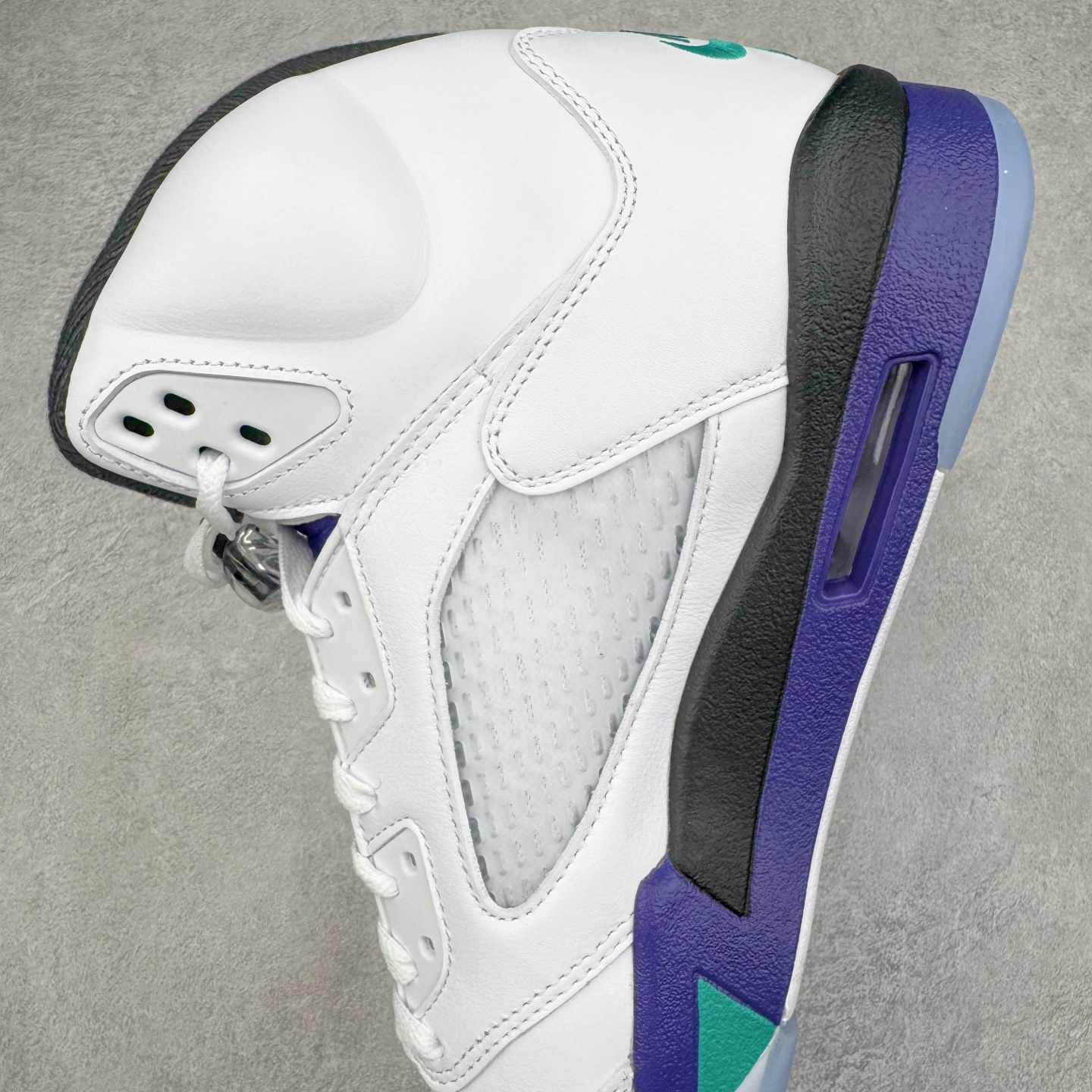 图片[7]-＃PK纯原 Air Jordan AJ5 OG “Grape” 白紫色 HQ7978-100 SZ原厂全套原楦原纸板磨具开发 原厂皮料加持 原厂港宝加持定型后跟R度完美 同源原厂电绣 飞人针数密度立体效果一致 原厂拉帮手法 原厂配置纸衬高频鞋盒 原厂指令配双鞋带 原厂TPU网格鞋带扣 超高鞋面清洁度 最高QC检验标准 控制溢胶瑕疵 到手可放心比对发售原鞋 上脚百分百充正驾驭 尺码：40 40.5 41 42 42.5 43 44 44.5 45 46 47.5-选品中心
