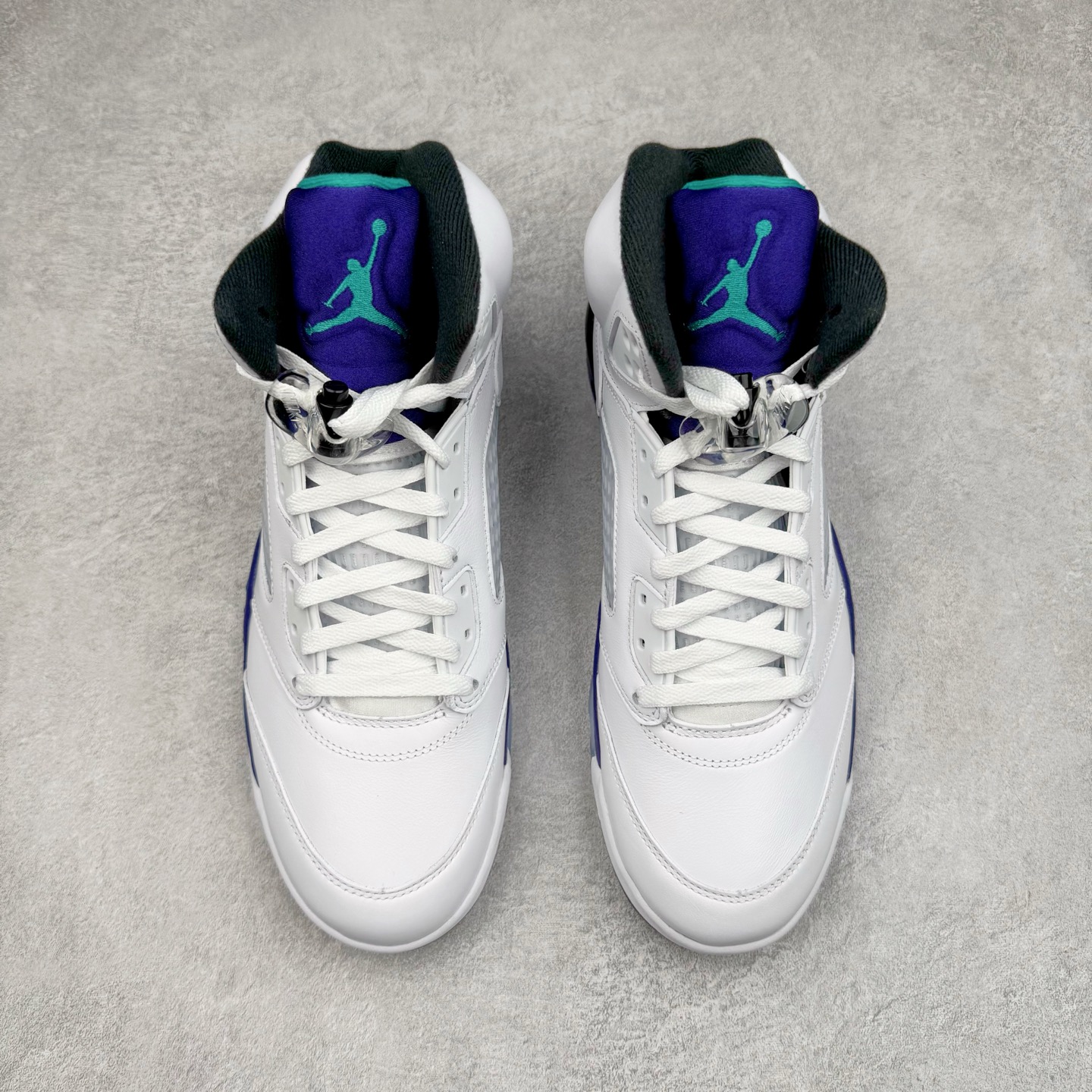 图片[2]-＃PK纯原 Air Jordan AJ5 OG “Grape” 白紫色 HQ7978-100 SZ原厂全套原楦原纸板磨具开发 原厂皮料加持 原厂港宝加持定型后跟R度完美 同源原厂电绣 飞人针数密度立体效果一致 原厂拉帮手法 原厂配置纸衬高频鞋盒 原厂指令配双鞋带 原厂TPU网格鞋带扣 超高鞋面清洁度 最高QC检验标准 控制溢胶瑕疵 到手可放心比对发售原鞋 上脚百分百充正驾驭 尺码：40 40.5 41 42 42.5 43 44 44.5 45 46 47.5-选品中心