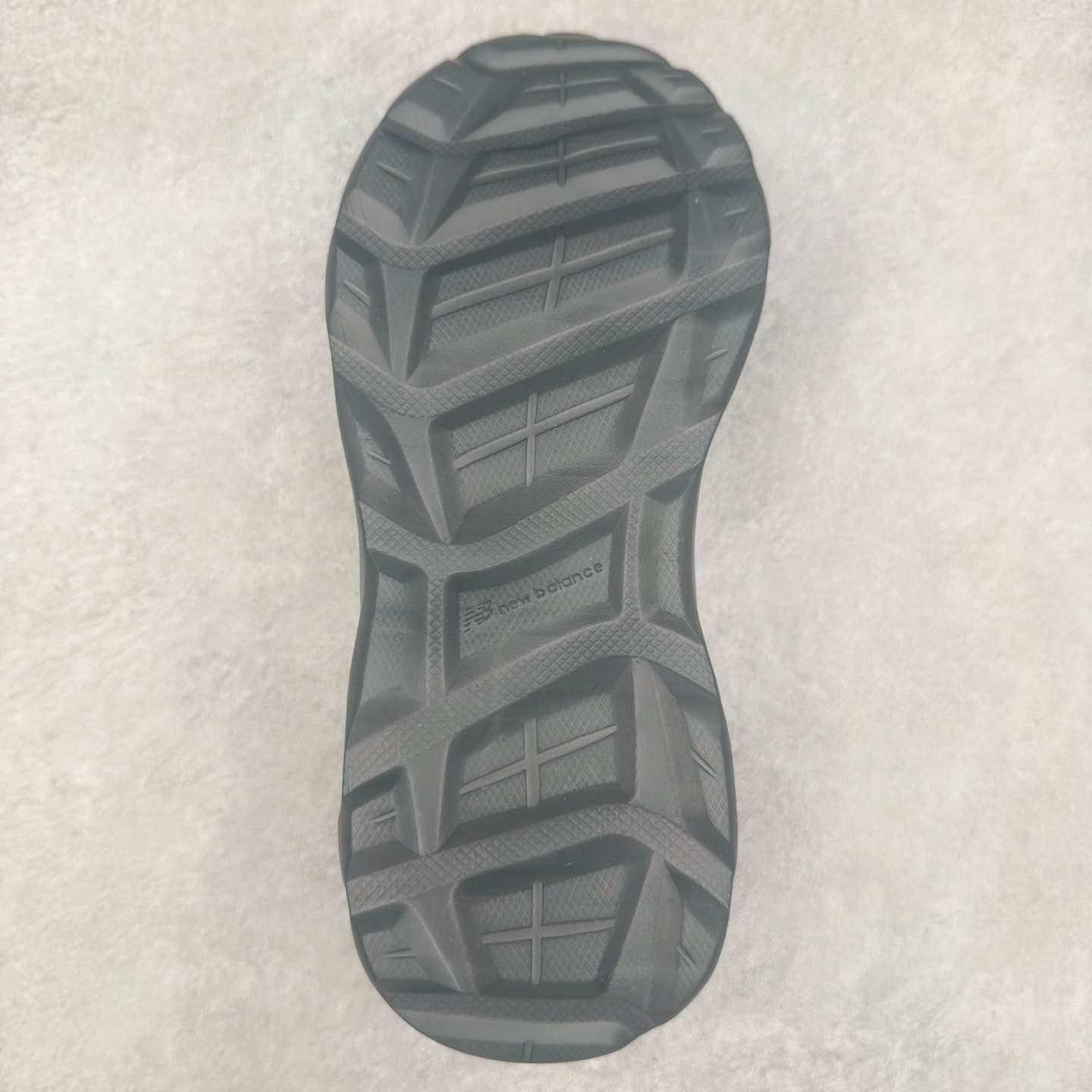 图片[9]-New Balance NB Breeze SD2202 舒适百搭 玛丽珍防滑耐磨低帮生活休闲鞋 随着潮流风向的转变，玛丽珍鞋赛道成为各大球鞋品牌竞相角逐的热门领域，这无疑为我们带来了更多样化的选择空间。这不，就在近日，New Balance 宣布将再度推出 New Balance BREEZE SD2202 鞋型的新配色。在鞋型方面，它有着标准的玛丽珍鞋外观，采用魔术贴取代了一般球鞋的鞋带系统，NB 的徽标也设置于此。鞋面正上方有大面积镂空设计，仔细观察，中底橡胶区域同样设有小孔，进一步增强了透气性。尺码：36 37 37.5 38 38.5 39 40-选品中心