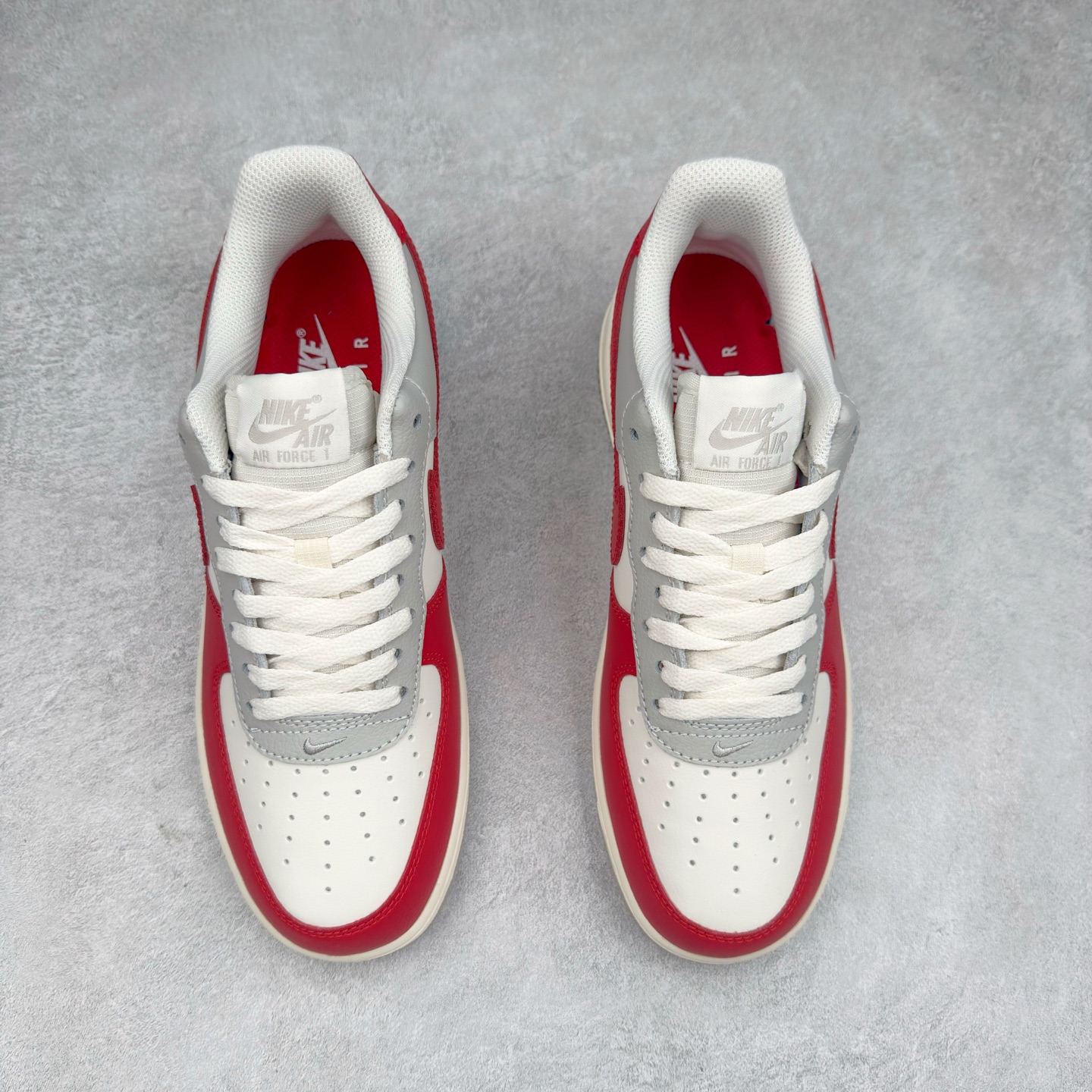 图片[2]-＃XT纯原 NK Air Force 1´07 Low 空军一号低帮百搭休闲运动板鞋 HJ9094-012 顶级批次 2022全新楦头鞋型 鱼鳞大底 历时开发三个月 清洁度完美 二维码鞋标 内置芯片及solo气垫 大底高度及其弧度依照正品 钢印 logo刺绣 鞋口弧度 鞋头长度 鞋面冲孔 鞋垫背胶及钢印 完美鞋型对比正品 每一处都是细节满满 柔软、弹性十足的缓震性能和出色的中底设计 横跨复古与现代的外型结合 造就出风靡全球 三十多年的Force 1 直到今天还深受青睐 实拍调校N版已经零色差零失真 百分百还原实物色彩所见即所得 不存在货不对板色差等低级问题 选购参考实物拍摄 不混卖不参货 只用心做好货严格选品 承诺混一赔十 尺码：36 36.5 37.5 38 38.5 39 40 40.5 41 42 42.5 43 44 44.5 45-选品中心