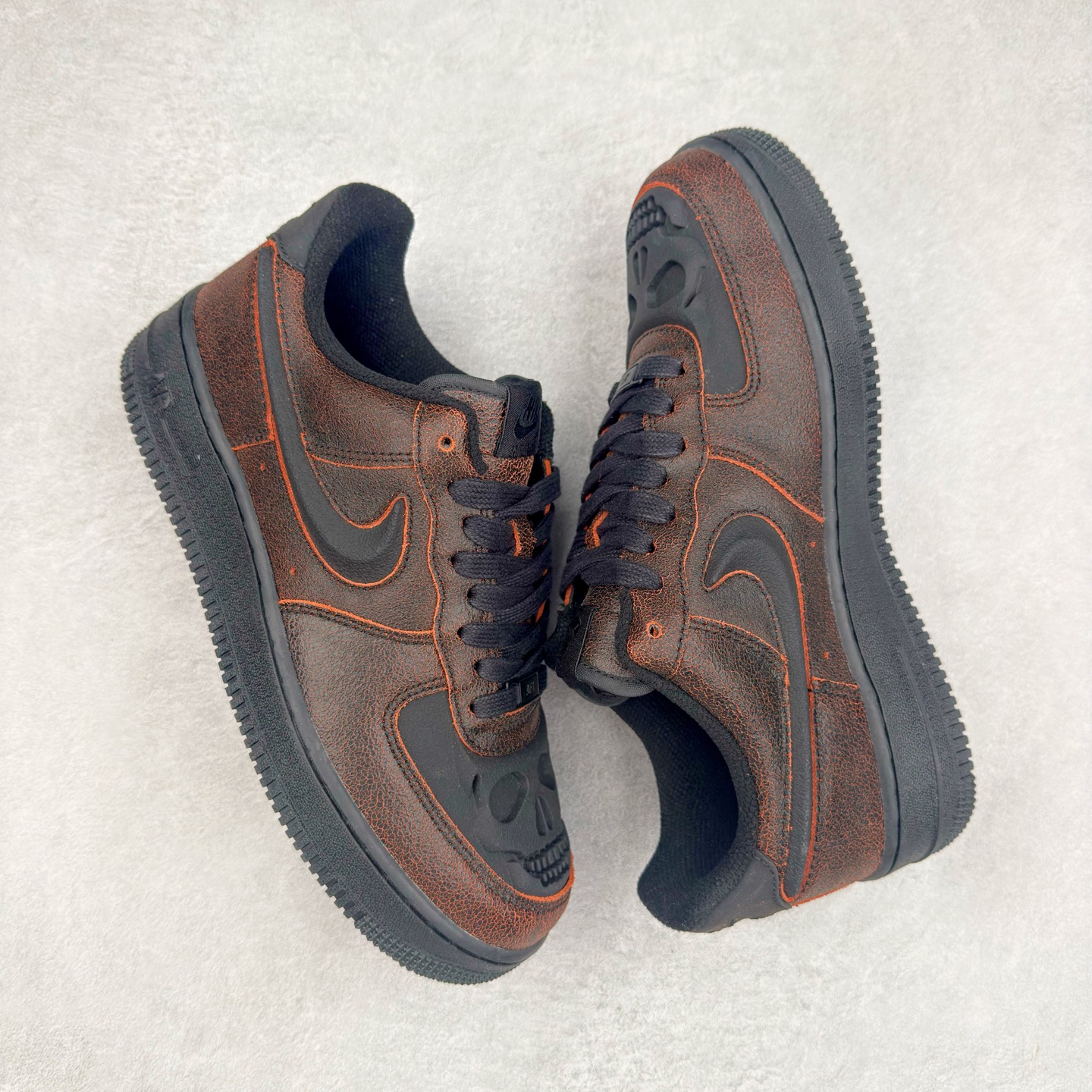 图片[3]-＃XT纯原 NK Air Force 1´07 Low 空军一号低帮百搭休闲运动板鞋 HV2016-001 顶级批次 2022全新楦头鞋型 鱼鳞大底 历时开发三个月 清洁度完美 二维码鞋标 内置芯片及solo气垫 大底高度及其弧度依照正品 钢印 logo刺绣 鞋口弧度 鞋头长度 鞋面冲孔 鞋垫背胶及钢印 完美鞋型对比正品 每一处都是细节满满 柔软、弹性十足的缓震性能和出色的中底设计 横跨复古与现代的外型结合 造就出风靡全球 三十多年的Force 1 直到今天还深受青睐 实拍调校N版已经零色差零失真 百分百还原实物色彩所见即所得 不存在货不对板色差等低级问题 选购参考实物拍摄 不混卖不参货 只用心做好货严格选品 承诺混一赔十 尺码：36 36.5 37.5 38 38.5 39 40 40.5 41 42 42.5 43 44 44.5 45-选品中心