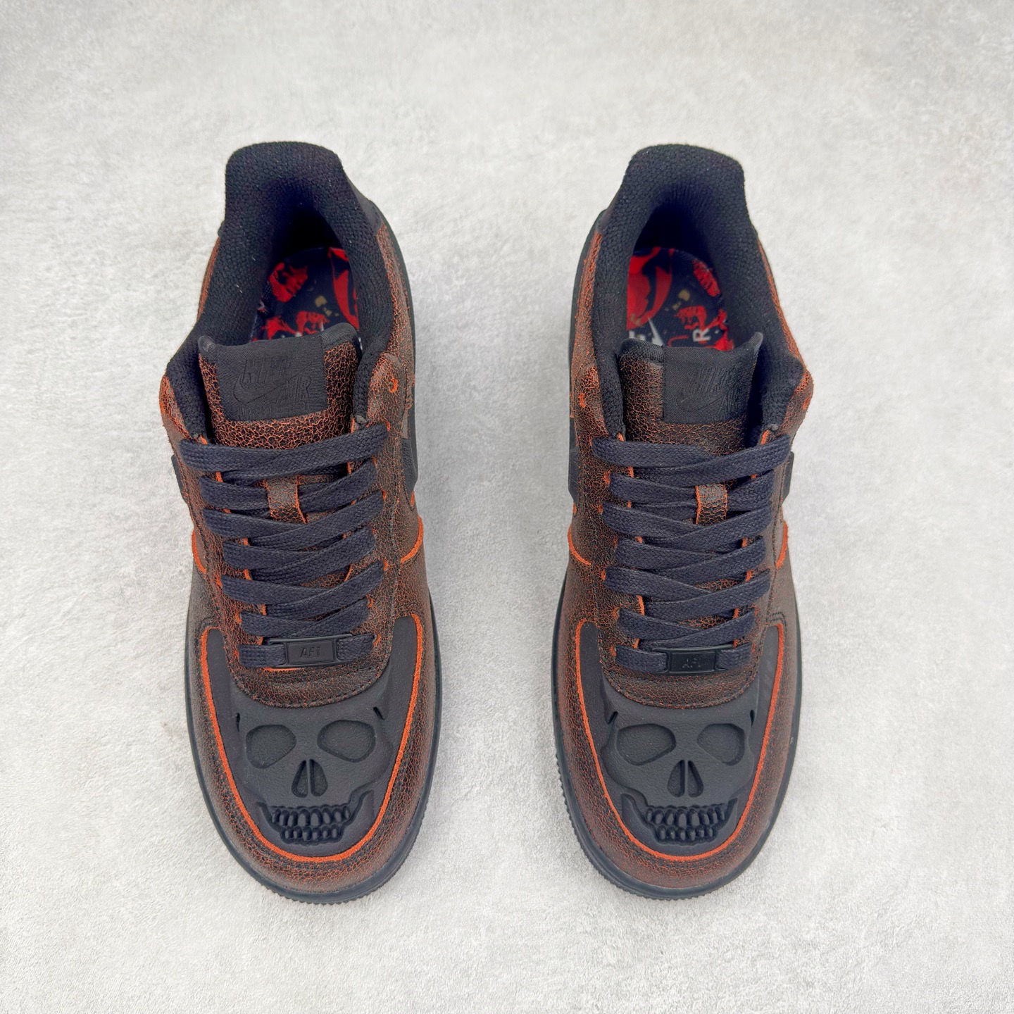 图片[2]-＃XT纯原 NK Air Force 1´07 Low 空军一号低帮百搭休闲运动板鞋 HV2016-001 顶级批次 2022全新楦头鞋型 鱼鳞大底 历时开发三个月 清洁度完美 二维码鞋标 内置芯片及solo气垫 大底高度及其弧度依照正品 钢印 logo刺绣 鞋口弧度 鞋头长度 鞋面冲孔 鞋垫背胶及钢印 完美鞋型对比正品 每一处都是细节满满 柔软、弹性十足的缓震性能和出色的中底设计 横跨复古与现代的外型结合 造就出风靡全球 三十多年的Force 1 直到今天还深受青睐 实拍调校N版已经零色差零失真 百分百还原实物色彩所见即所得 不存在货不对板色差等低级问题 选购参考实物拍摄 不混卖不参货 只用心做好货严格选品 承诺混一赔十 尺码：36 36.5 37.5 38 38.5 39 40 40.5 41 42 42.5 43 44 44.5 45-选品中心