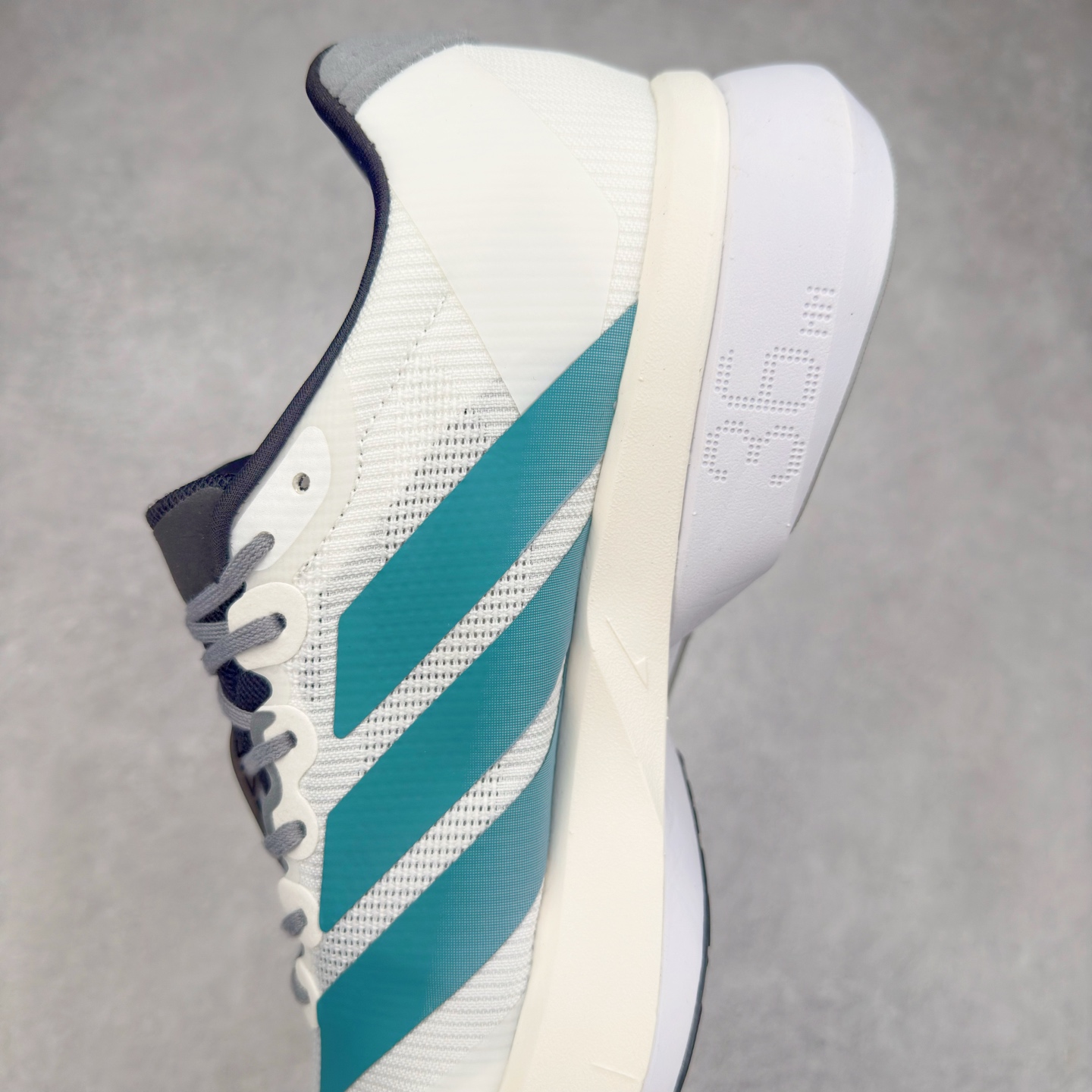 图片[7]-AD Adizero Boston 13 夏季透气网眼竞速跑鞋 JS4791 融合Lightstrike和Lightstrike Pro技术 采用乙烯/乙酸乙烯酯(EVA)材质 打造舒适中底 含ENERGYROD能量碳柱 旨在为步伐添活力 尺码：36 36.5 37 38 38.5 39 40 40.5 41 42 42.5 43 44 44.5 45-选品中心