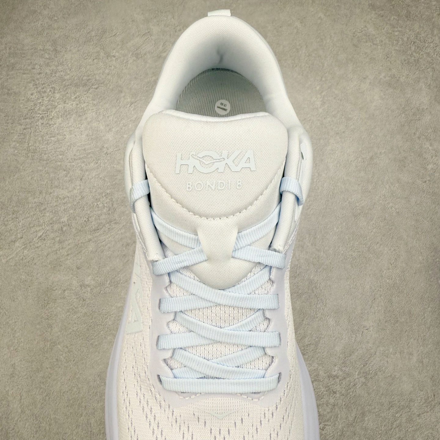 图片[5]-＃HK纯原 HOKA ONE ONE Bondi 8 邦代八代缓震网面耐磨低帮跑步鞋 原始的 Bondi 缓震和线条在这里 提供该特许经营权众所周知的柔软、平衡的乘坐体验 Bondi 使用加长的摇杆微调几何形状 以获得更大的加速度 同时由于采用碳纤维板 还可以提供更平稳的脚趾离地 尺码：36 36.5 37.5 38 38.5 39 40 40.5 41 42 42.5 43 44 44.5 45-选品中心