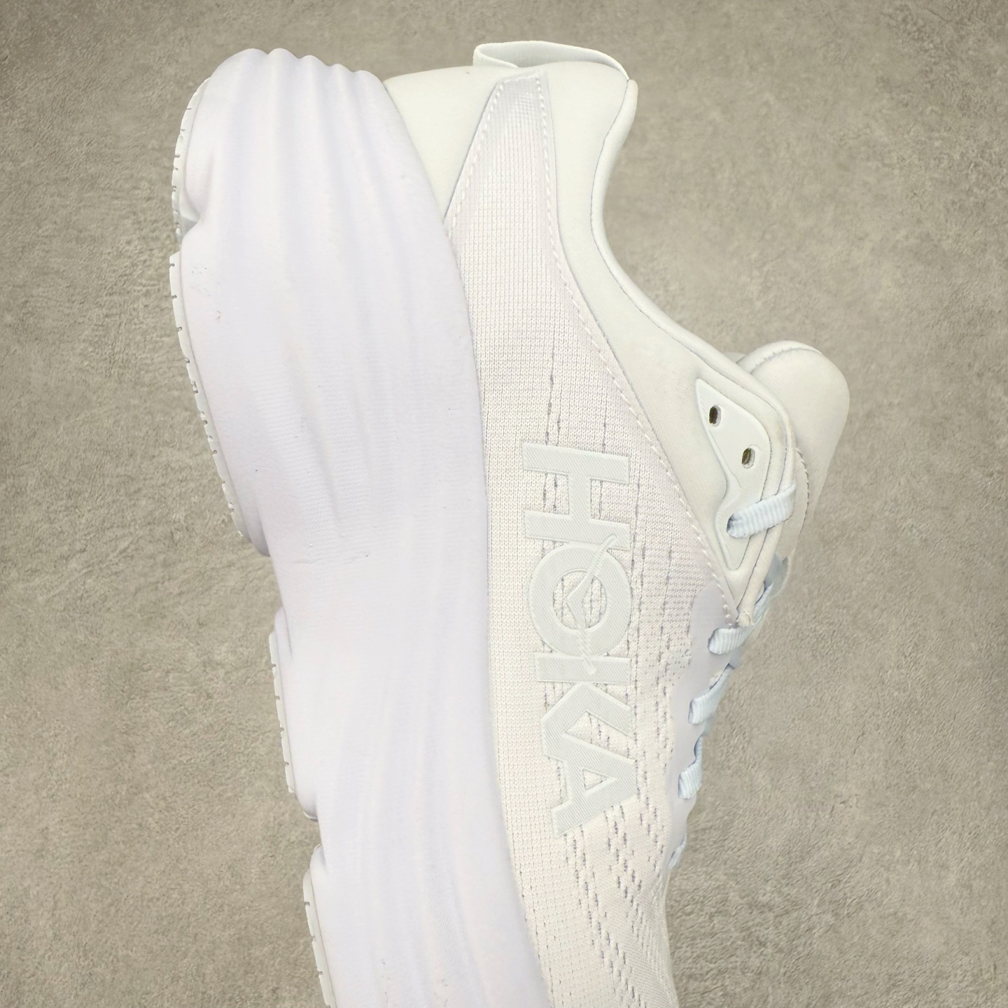 图片[6]-＃HK纯原 HOKA ONE ONE Bondi 8 邦代八代缓震网面耐磨低帮跑步鞋 原始的 Bondi 缓震和线条在这里 提供该特许经营权众所周知的柔软、平衡的乘坐体验 Bondi 使用加长的摇杆微调几何形状 以获得更大的加速度 同时由于采用碳纤维板 还可以提供更平稳的脚趾离地 尺码：36 36.5 37.5 38 38.5 39 40 40.5 41 42 42.5 43 44 44.5 45-选品中心