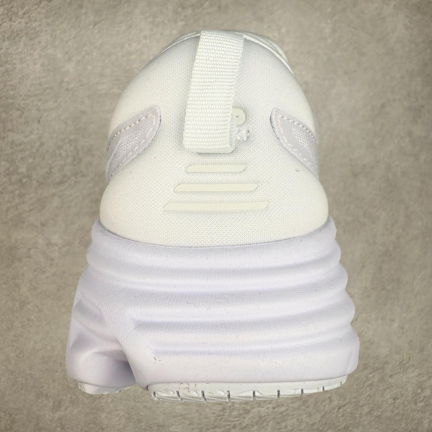 图片[8]-＃HK纯原 HOKA ONE ONE Bondi 8 邦代八代缓震网面耐磨低帮跑步鞋 原始的 Bondi 缓震和线条在这里 提供该特许经营权众所周知的柔软、平衡的乘坐体验 Bondi 使用加长的摇杆微调几何形状 以获得更大的加速度 同时由于采用碳纤维板 还可以提供更平稳的脚趾离地 尺码：36 36.5 37.5 38 38.5 39 40 40.5 41 42 42.5 43 44 44.5 45-选品中心