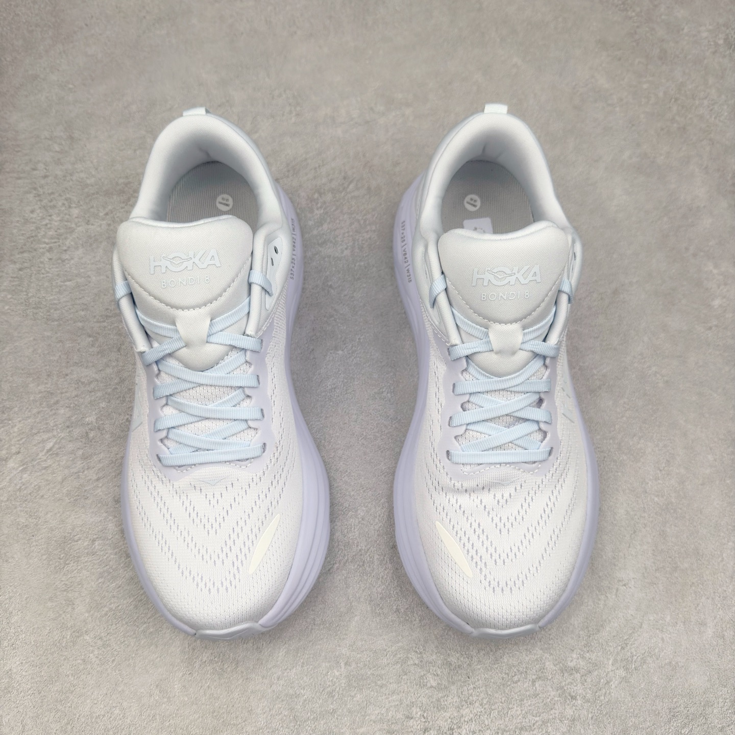 图片[2]-＃HK纯原 HOKA ONE ONE Bondi 8 邦代八代缓震网面耐磨低帮跑步鞋 原始的 Bondi 缓震和线条在这里 提供该特许经营权众所周知的柔软、平衡的乘坐体验 Bondi 使用加长的摇杆微调几何形状 以获得更大的加速度 同时由于采用碳纤维板 还可以提供更平稳的脚趾离地 尺码：36 36.5 37.5 38 38.5 39 40 40.5 41 42 42.5 43 44 44.5 45-选品中心