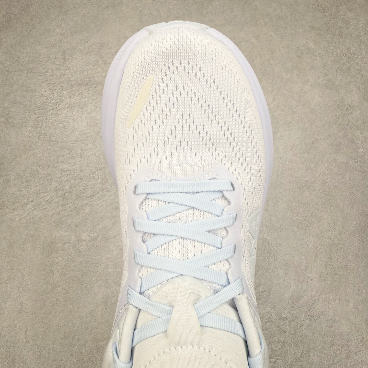 图片[4]-＃HK纯原 HOKA ONE ONE Bondi 8 邦代八代缓震网面耐磨低帮跑步鞋 原始的 Bondi 缓震和线条在这里 提供该特许经营权众所周知的柔软、平衡的乘坐体验 Bondi 使用加长的摇杆微调几何形状 以获得更大的加速度 同时由于采用碳纤维板 还可以提供更平稳的脚趾离地 尺码：36 36.5 37.5 38 38.5 39 40 40.5 41 42 42.5 43 44 44.5 45-选品中心