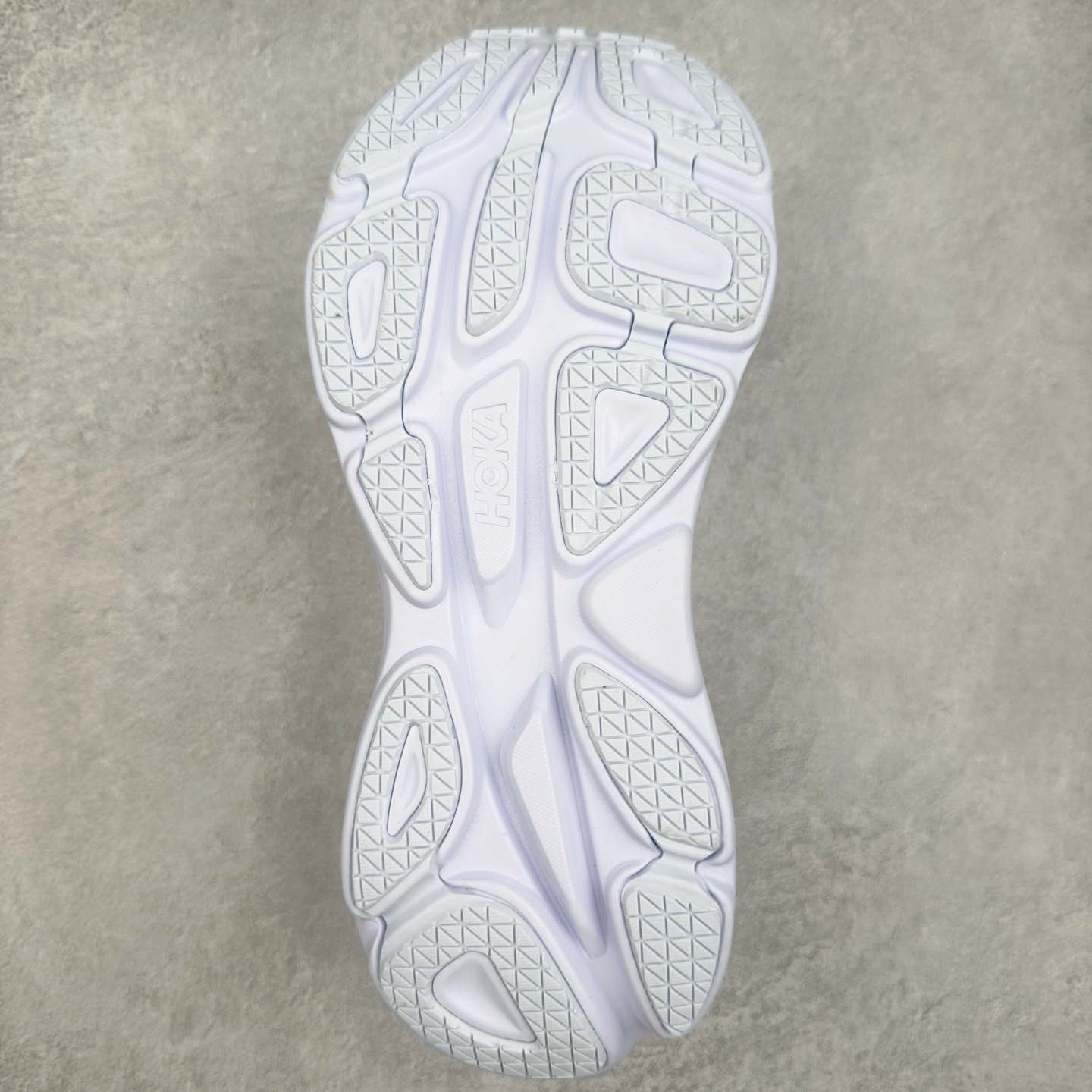 图片[9]-＃HK纯原 HOKA ONE ONE Bondi 8 邦代八代缓震网面耐磨低帮跑步鞋 原始的 Bondi 缓震和线条在这里 提供该特许经营权众所周知的柔软、平衡的乘坐体验 Bondi 使用加长的摇杆微调几何形状 以获得更大的加速度 同时由于采用碳纤维板 还可以提供更平稳的脚趾离地 尺码：36 36.5 37.5 38 38.5 39 40 40.5 41 42 42.5 43 44 44.5 45-选品中心