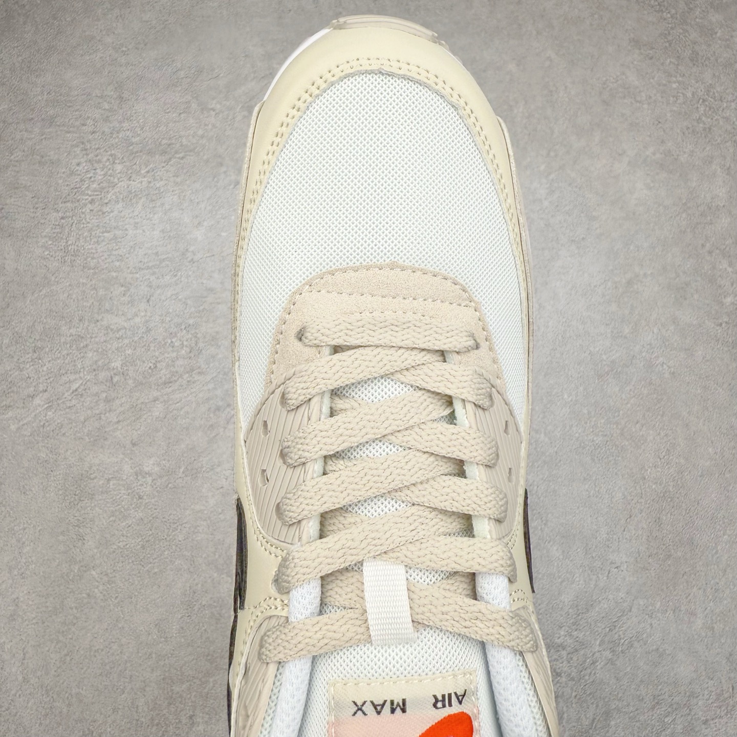 图片[4]-＃MX版 NK Air MAX 90 气垫复古减震跑步鞋 DH4103-100 经典重温 独家陆续补货 外单专供大厂出品 品质稳定 一百余色 终端操作 Air Max 90于1990年推出 来自Air Max系列 在Air Max 1的基础上改进而得 增加了气垫面积 外型上也更为流线 最特別的就是加入了菱纹塑胶嵌板 为Air Max 90增添了许多潮流气息 皮革鞋面 造就出色耐穿性和支撑力 Max Air缓震配置搭配泡棉中底 令Air Max 90轻盈而舒适 华夫格橡胶外底 铸就Air Max 90非凡的抓地力 而Air Max 90不仅是一双跑鞋 它成功跨越了时间的演进 成为了球鞋文化与潮流圈中最熟为人知的鞋款之一 尺码：36 36.5 37.5 38 38.5 39 40 40.5 41 42 42.5 43 44 44.5 45-选品中心