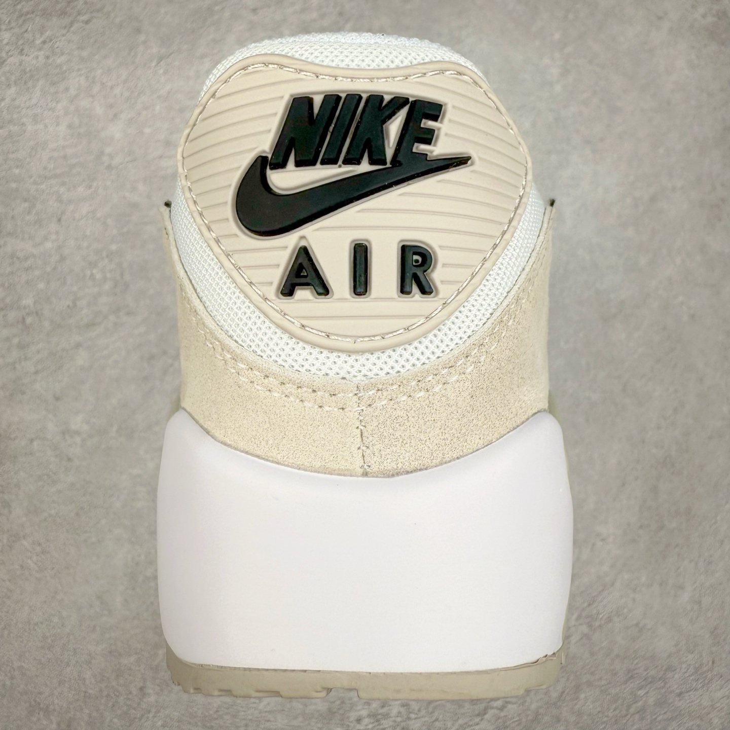 图片[8]-＃MX版 NK Air MAX 90 气垫复古减震跑步鞋 DH4103-100 经典重温 独家陆续补货 外单专供大厂出品 品质稳定 一百余色 终端操作 Air Max 90于1990年推出 来自Air Max系列 在Air Max 1的基础上改进而得 增加了气垫面积 外型上也更为流线 最特別的就是加入了菱纹塑胶嵌板 为Air Max 90增添了许多潮流气息 皮革鞋面 造就出色耐穿性和支撑力 Max Air缓震配置搭配泡棉中底 令Air Max 90轻盈而舒适 华夫格橡胶外底 铸就Air Max 90非凡的抓地力 而Air Max 90不仅是一双跑鞋 它成功跨越了时间的演进 成为了球鞋文化与潮流圈中最熟为人知的鞋款之一 尺码：36 36.5 37.5 38 38.5 39 40 40.5 41 42 42.5 43 44 44.5 45-选品中心