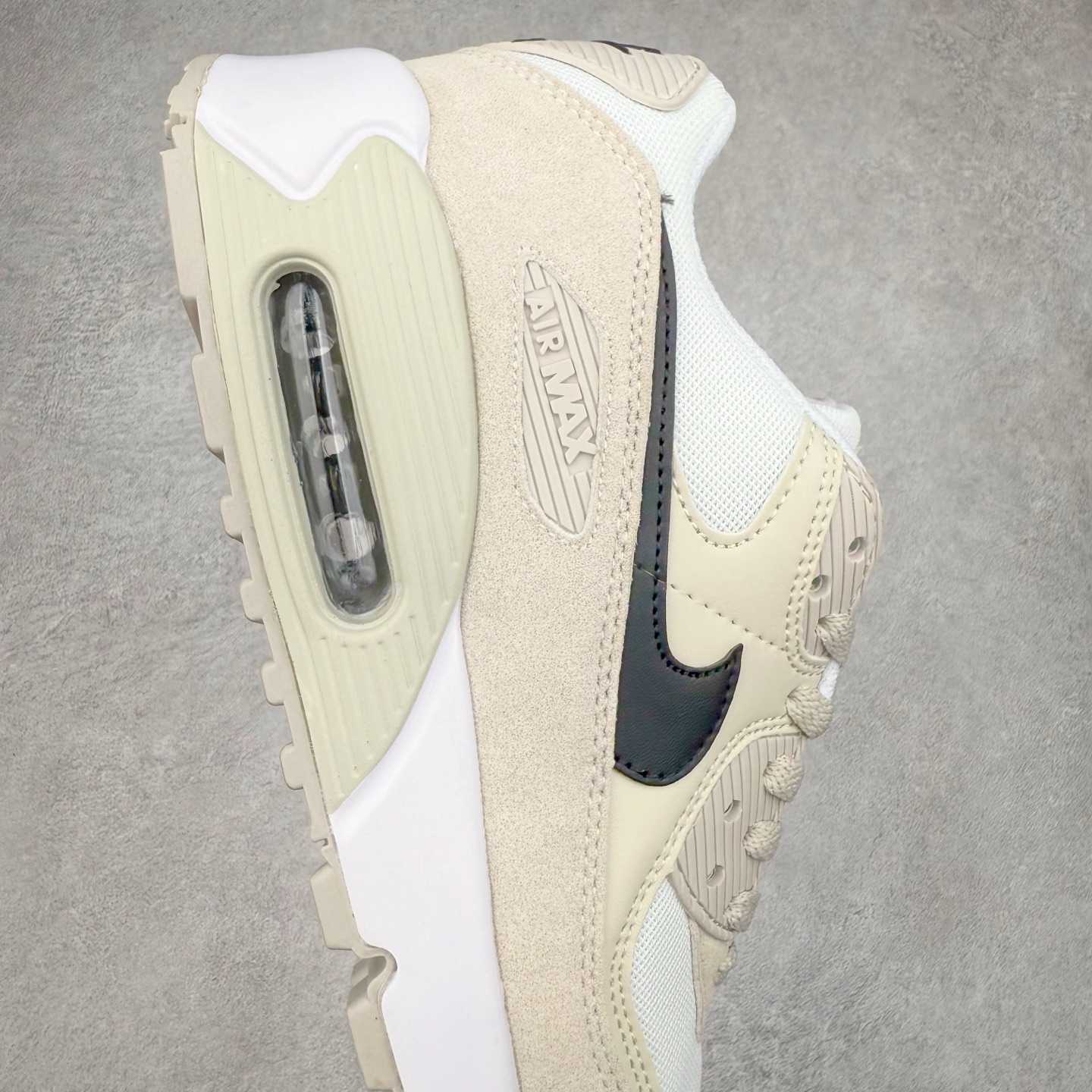 图片[6]-＃MX版 NK Air MAX 90 气垫复古减震跑步鞋 DH4103-100 经典重温 独家陆续补货 外单专供大厂出品 品质稳定 一百余色 终端操作 Air Max 90于1990年推出 来自Air Max系列 在Air Max 1的基础上改进而得 增加了气垫面积 外型上也更为流线 最特別的就是加入了菱纹塑胶嵌板 为Air Max 90增添了许多潮流气息 皮革鞋面 造就出色耐穿性和支撑力 Max Air缓震配置搭配泡棉中底 令Air Max 90轻盈而舒适 华夫格橡胶外底 铸就Air Max 90非凡的抓地力 而Air Max 90不仅是一双跑鞋 它成功跨越了时间的演进 成为了球鞋文化与潮流圈中最熟为人知的鞋款之一 尺码：36 36.5 37.5 38 38.5 39 40 40.5 41 42 42.5 43 44 44.5 45-选品中心