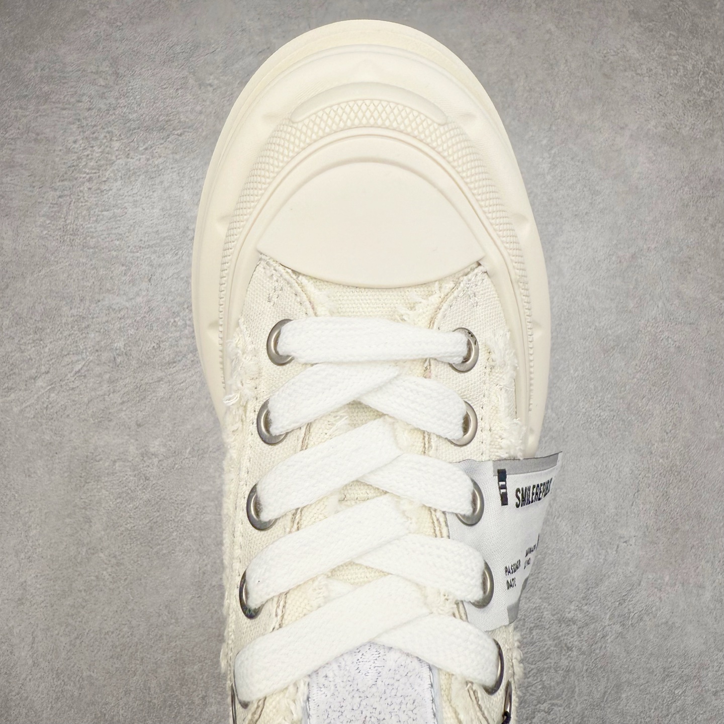 图片[4]-SMILEREPUBLIC 檀健次 老爹鞋2.0系列重磅来袭🔥🔥🔥采用了 水洗布 TPU贴盒大底厚底7cm大底轻盈又增高💯#SMILEREPUBLIC三周年#SMILEQUEEN#开口笑二代#厚底鞋#偏要高调#我的厚米鞋 三个色 黑白 全黑 全白 厚底软得像是自带弹簧，鞋型把整条腿衬得特别秀气，配中筒袜瞬间变身学院少女，，感觉脖子以下全是腿 ✅ 小红书爆款 李昀锐、于文文、大鹏、痞幼、苏醒、刘畊宏老师等～众多明星纷纷上脚👟尺码：35 36 37 38 39 40 41 42 43 44 45-选品中心