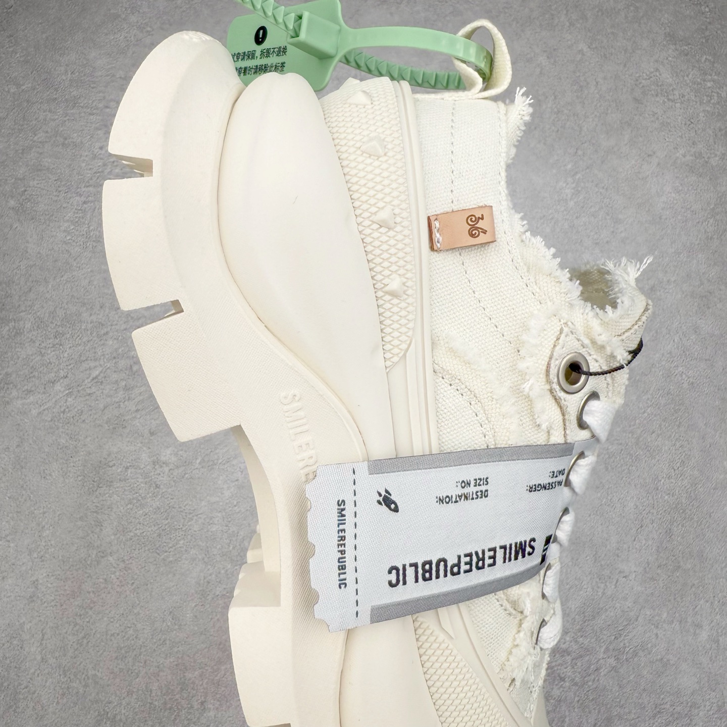 图片[6]-SMILEREPUBLIC 檀健次 老爹鞋2.0系列重磅来袭🔥🔥🔥采用了 水洗布 TPU贴盒大底厚底7cm大底轻盈又增高💯#SMILEREPUBLIC三周年#SMILEQUEEN#开口笑二代#厚底鞋#偏要高调#我的厚米鞋 三个色 黑白 全黑 全白 厚底软得像是自带弹簧，鞋型把整条腿衬得特别秀气，配中筒袜瞬间变身学院少女，，感觉脖子以下全是腿 ✅ 小红书爆款 李昀锐、于文文、大鹏、痞幼、苏醒、刘畊宏老师等～众多明星纷纷上脚👟尺码：35 36 37 38 39 40 41 42 43 44 45-选品中心