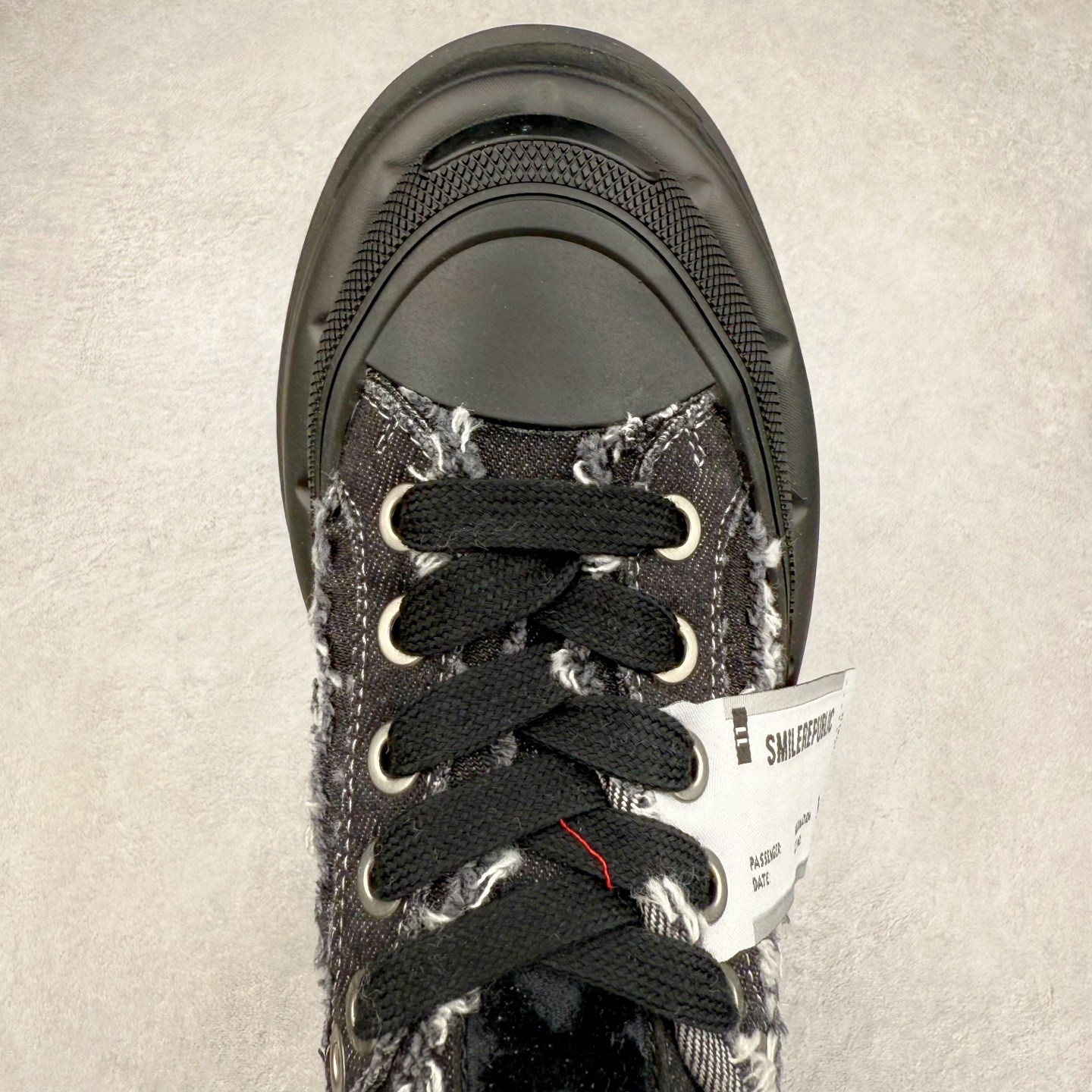 图片[4]-SMILEREPUBLIC 檀健次 老爹鞋2.0系列重磅来袭🔥🔥🔥采用了 水洗布 TPU贴盒大底厚底7cm大底轻盈又增高💯#SMILEREPUBLIC三周年#SMILEQUEEN#开口笑二代#厚底鞋#偏要高调#我的厚米鞋 三个色 黑白 全黑 全白 厚底软得像是自带弹簧，鞋型把整条腿衬得特别秀气，配中筒袜瞬间变身学院少女，，感觉脖子以下全是腿 ✅ 小红书爆款 李昀锐、于文文、大鹏、痞幼、苏醒、刘畊宏老师等～众多明星纷纷上脚👟尺码：35 36 37 38 39 40 41 42 43 44 45-选品中心