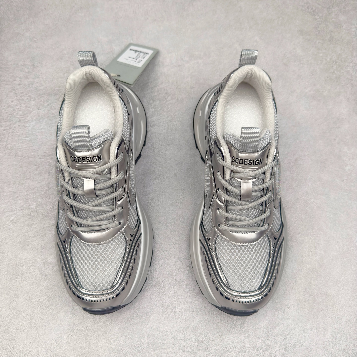 图片[2]-GG-CC赵露思2025新款厚底增高休闲运动老爹鞋系列 广东大厂出品 7CM厚底增高 星河粒子 银白粉色 银角大王 完美细节 25ss春季新款厚底增高 大长腿 时髦look轻松定格 不费力展现率性氛围 高档银盒 酷帅机能风不规则设计大底 拼色造型设计 轻便舒适百搭 GGCC银白配色好温柔 三层组合月牙底 柔软有弹性的月牙底和增加舒适度显腿长的7cm增高 长时间走路和站立都不累脚舒适度和少女感 厚底增高 不管怎么搭都好看~尺码：35 36 37 38 39 40-选品中心