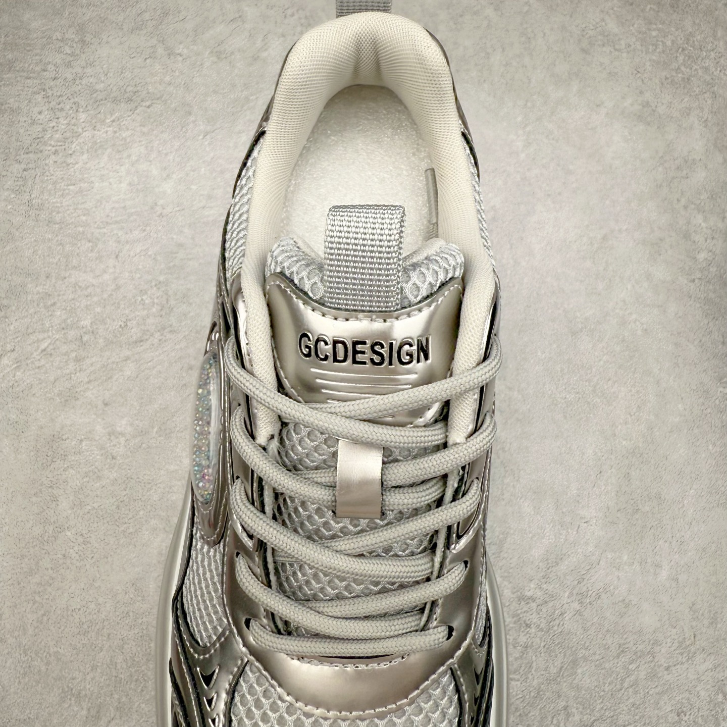 图片[5]-GG-CC赵露思2025新款厚底增高休闲运动老爹鞋系列 广东大厂出品 7CM厚底增高 星河粒子 银白粉色 银角大王 完美细节 25ss春季新款厚底增高 大长腿 时髦look轻松定格 不费力展现率性氛围 高档银盒 酷帅机能风不规则设计大底 拼色造型设计 轻便舒适百搭 GGCC银白配色好温柔 三层组合月牙底 柔软有弹性的月牙底和增加舒适度显腿长的7cm增高 长时间走路和站立都不累脚舒适度和少女感 厚底增高 不管怎么搭都好看~尺码：35 36 37 38 39 40-选品中心