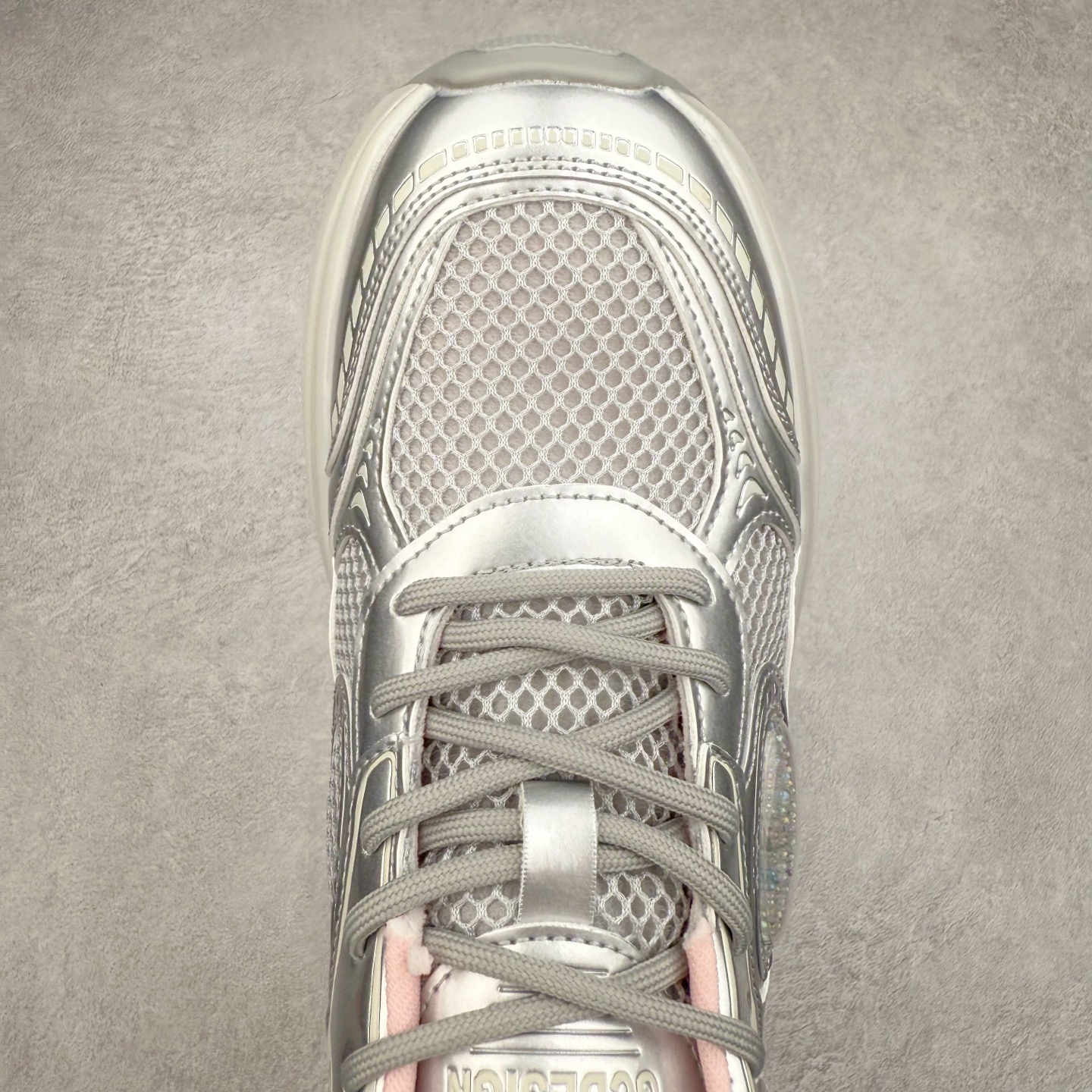 图片[4]-GG-CC赵露思2025新款厚底增高休闲运动老爹鞋系列 广东大厂出品 7CM厚底增高 星河粒子 银白粉色 银角大王 完美细节 25ss春季新款厚底增高 大长腿 时髦look轻松定格 不费力展现率性氛围 高档银盒 酷帅机能风不规则设计大底 拼色造型设计 轻便舒适百搭 GGCC银白配色好温柔 三层组合月牙底 柔软有弹性的月牙底和增加舒适度显腿长的7cm增高 长时间走路和站立都不累脚舒适度和少女感 厚底增高 不管怎么搭都好看~尺码：35 36 37 38 39 40-选品中心