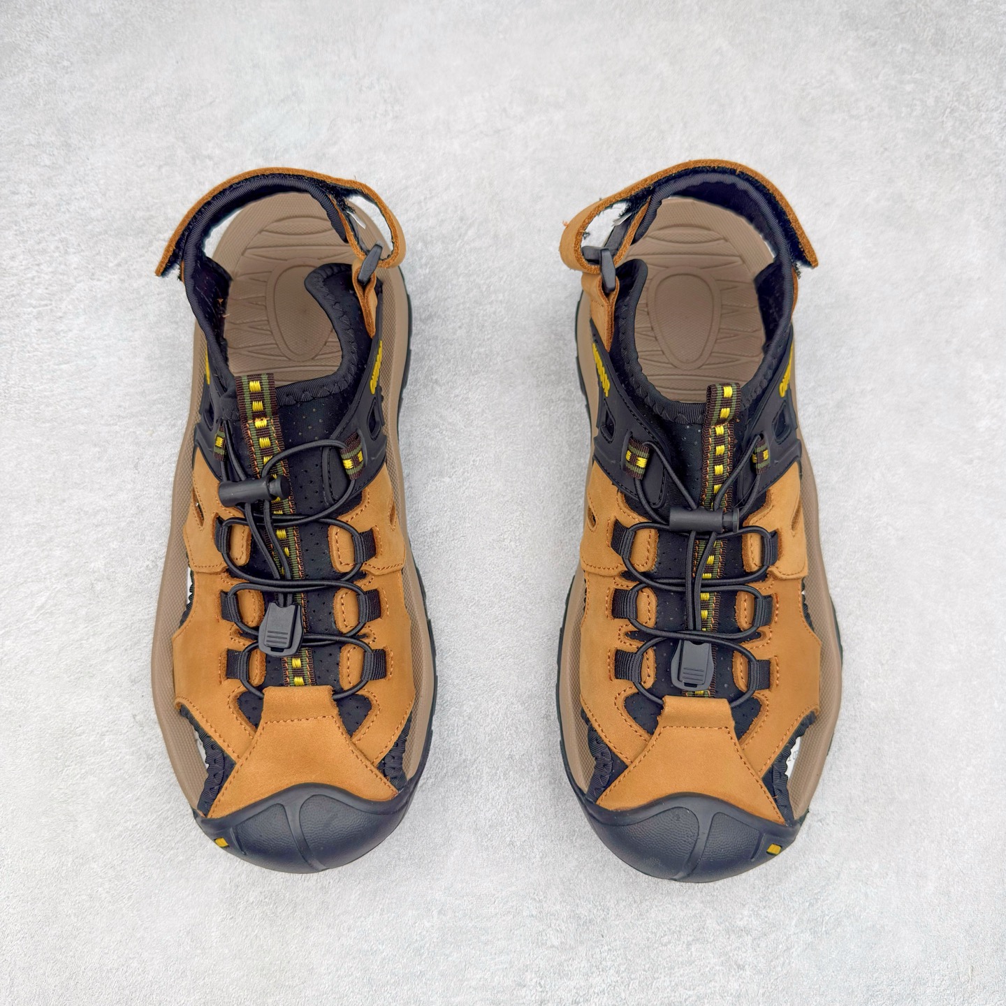 图片[2]-ECCO爱步包头凉鞋男款 25年新户外运动舒适沙滩鞋凉鞋 越野系列 牛皮鞋面，纹理自然，柔韧耐穿 内设有透气网布 尽享舒适体验 便捷抽绳魔术贴设计 可自由调节松紧，方便穿脱 柔软易弯折 带来舒适脚感 橡胶大底，适应多种地形 强劲抓地力 防滑耐磨 舒适休闲 随享假日 尺码：38 39 40 41 42 43 44 45（皮鞋码）-选品中心