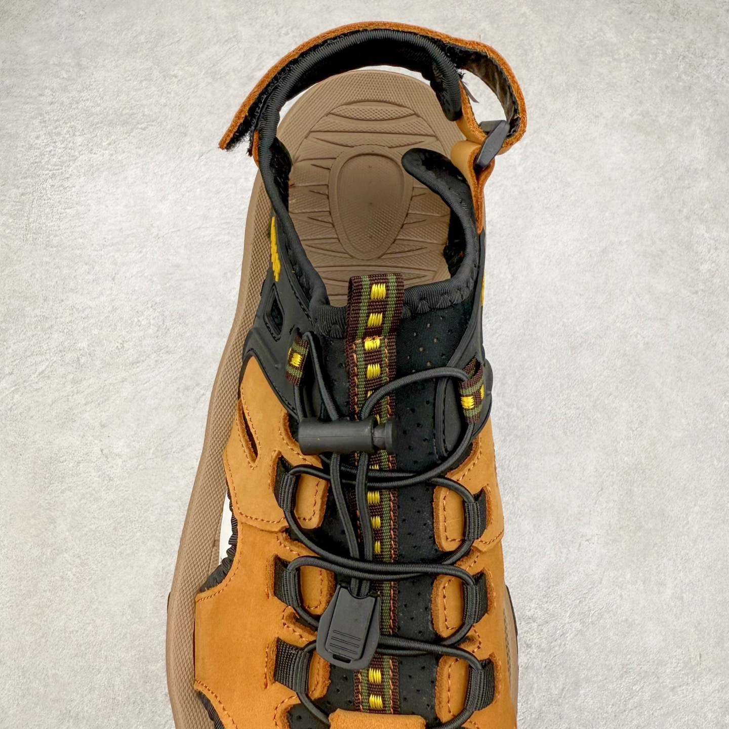 图片[5]-ECCO爱步包头凉鞋男款 25年新户外运动舒适沙滩鞋凉鞋 越野系列 牛皮鞋面，纹理自然，柔韧耐穿 内设有透气网布 尽享舒适体验 便捷抽绳魔术贴设计 可自由调节松紧，方便穿脱 柔软易弯折 带来舒适脚感 橡胶大底，适应多种地形 强劲抓地力 防滑耐磨 舒适休闲 随享假日 尺码：38 39 40 41 42 43 44 45（皮鞋码）-选品中心