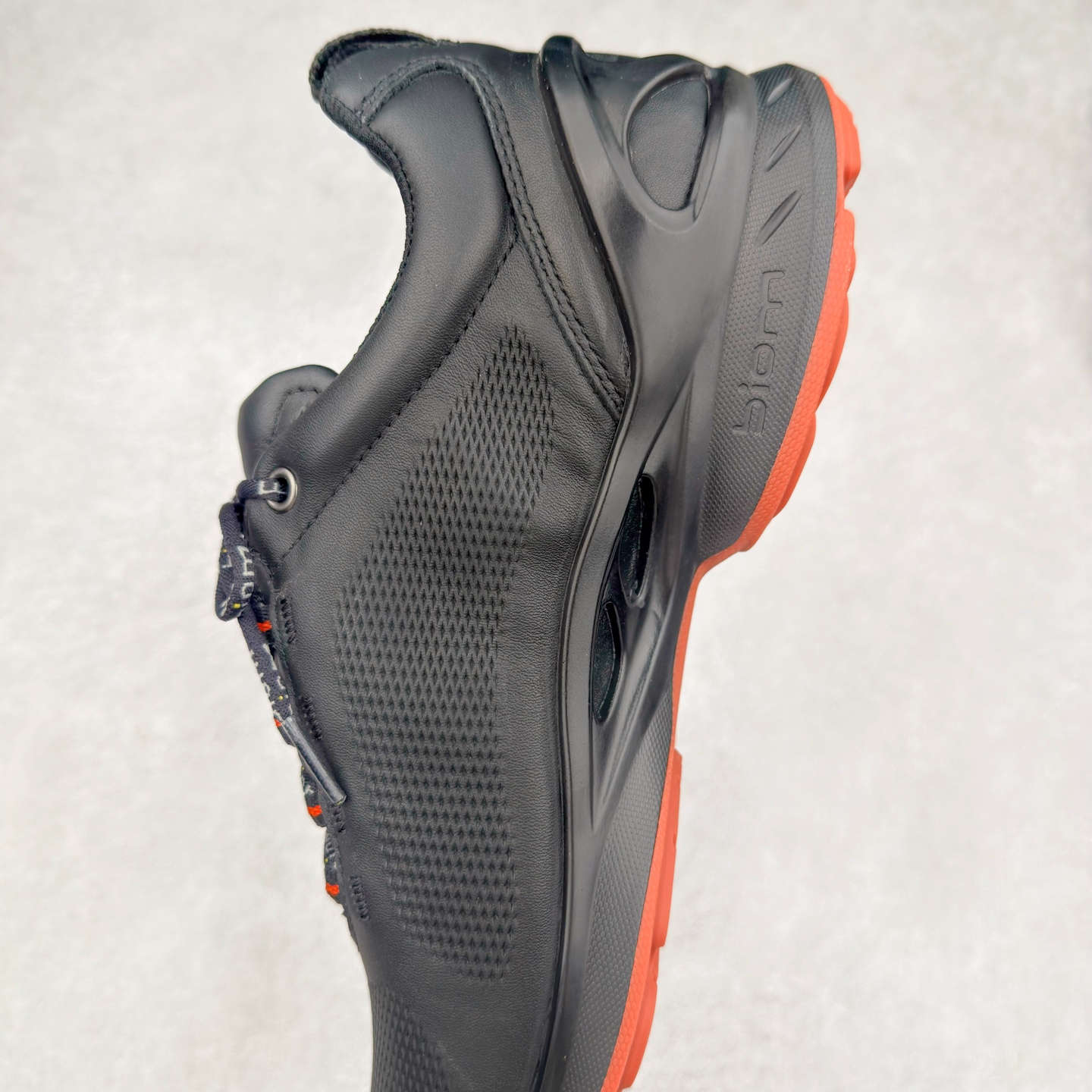 图片[7]-ECCO爱步男士15周年 运动休闲鞋 轻便缓震跑步鞋 健步BIOMC 市面最高版本 甄选优质皮面搭配纺织衬里，脚感柔软舒适，透气不闷脚 鞋舌及鞋垫上的周年LOGO设计 纪念属于BIOM的15载生机之旅 自然律动科技，符合人体工学鞋楦，贴近足部天然形态 直接注塑工艺连接鞋面与鞋底，一体成型，合脚稳固 橡胶外底适应多种形态，抓地耐磨，稳定支撑 都市探索 步履悠然 尺码：39 40 41 42 43 44 （正常码）-选品中心