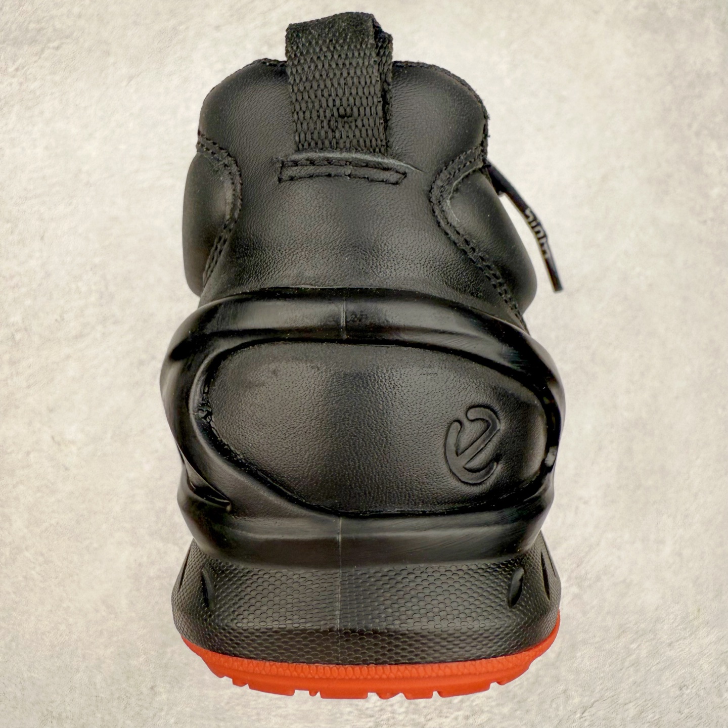 图片[8]-ECCO爱步男士15周年 运动休闲鞋 轻便缓震跑步鞋 健步BIOMC 市面最高版本 甄选优质皮面搭配纺织衬里，脚感柔软舒适，透气不闷脚 鞋舌及鞋垫上的周年LOGO设计 纪念属于BIOM的15载生机之旅 自然律动科技，符合人体工学鞋楦，贴近足部天然形态 直接注塑工艺连接鞋面与鞋底，一体成型，合脚稳固 橡胶外底适应多种形态，抓地耐磨，稳定支撑 都市探索 步履悠然 尺码：39 40 41 42 43 44 （正常码）-选品中心