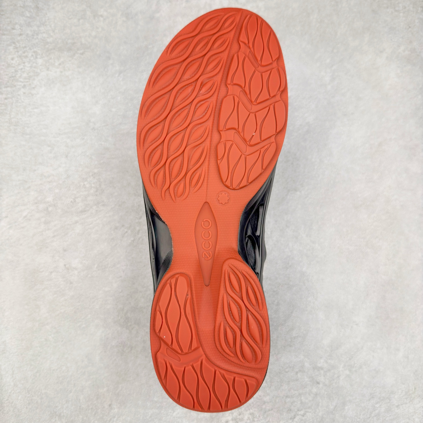 图片[9]-ECCO爱步男士15周年 运动休闲鞋 轻便缓震跑步鞋 健步BIOMC 市面最高版本 甄选优质皮面搭配纺织衬里，脚感柔软舒适，透气不闷脚 鞋舌及鞋垫上的周年LOGO设计 纪念属于BIOM的15载生机之旅 自然律动科技，符合人体工学鞋楦，贴近足部天然形态 直接注塑工艺连接鞋面与鞋底，一体成型，合脚稳固 橡胶外底适应多种形态，抓地耐磨，稳定支撑 都市探索 步履悠然 尺码：39 40 41 42 43 44 （正常码）-选品中心