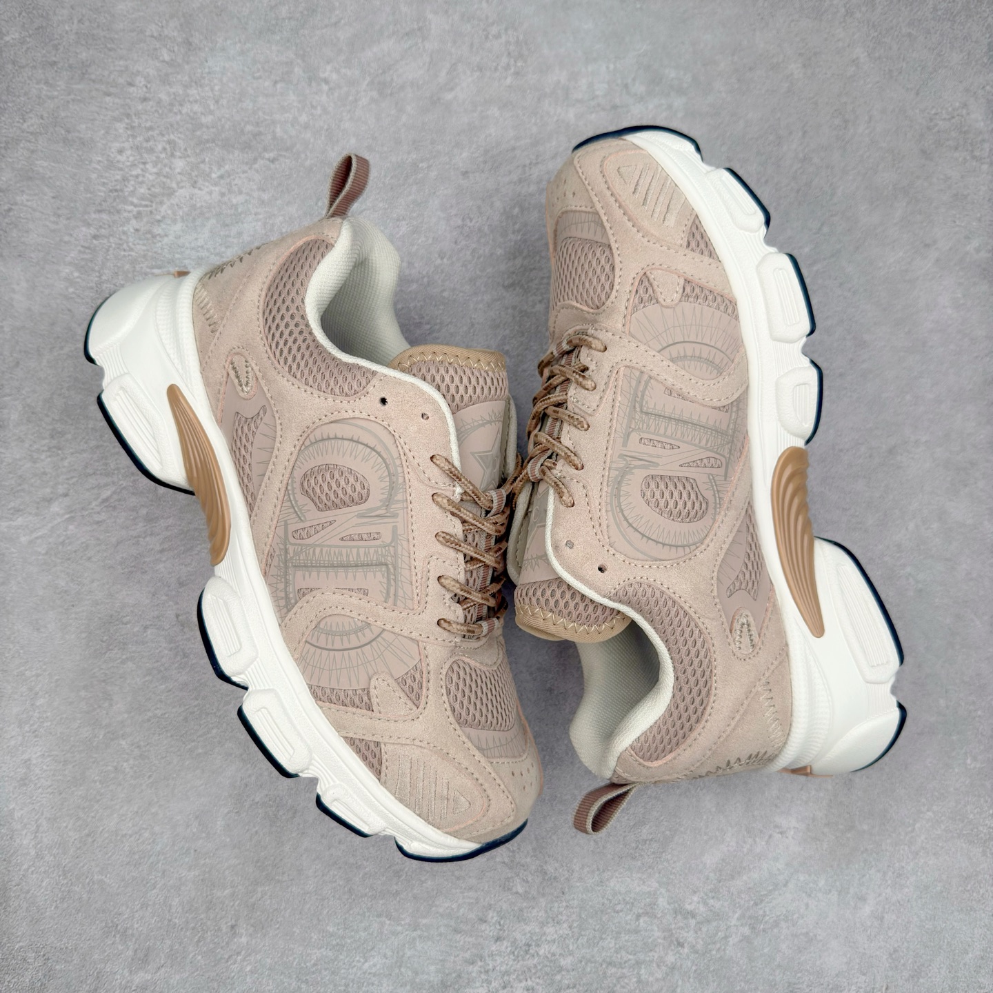 图片[3]-Dior Chrono 迪奥圆头系带 生活休闲运动跑鞋 选用优质材料 精细制作 经典设计 展现优雅气质 舒适脚感 轻松穿梭 适合各种场合 彰显魅力 品味与舒适兼得 演绎自信自然 步履间散发迷人韵味 展现独特风采 尺码：36 37 38 39 40 41 42 43 44 45-选品中心