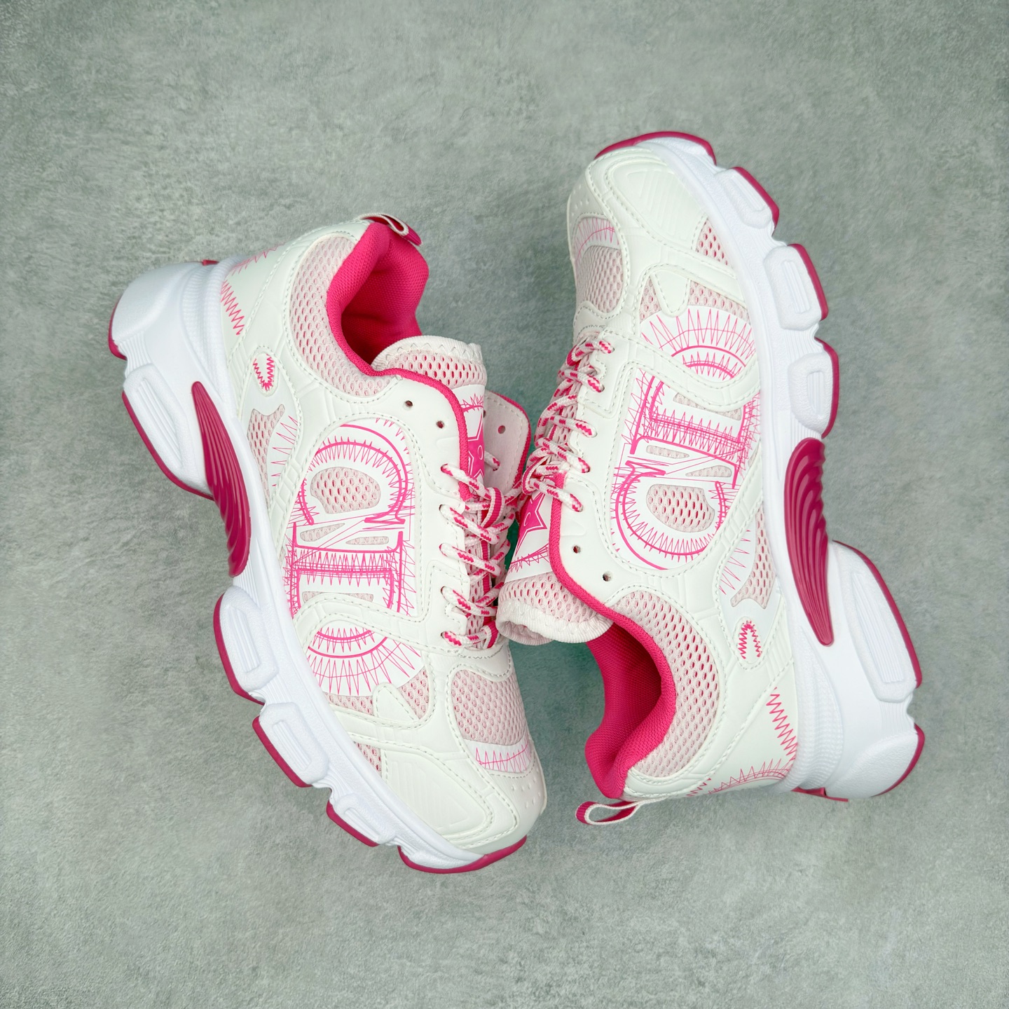 图片[3]-Dior Chrono 迪奥圆头系带 生活休闲运动跑鞋 选用优质材料 精细制作 经典设计 展现优雅气质 舒适脚感 轻松穿梭 适合各种场合 彰显魅力 品味与舒适兼得 演绎自信自然 步履间散发迷人韵味 展现独特风采 尺码：36 37 38 39 40 41 42 43 44 45-选品中心