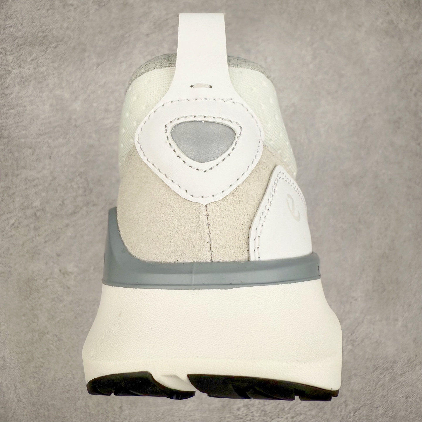 图片[8]-官方天猫ECCO/爱步官方BIOM 2.2系列 网砂透气休闲鞋 跑步鞋 公司级品质 广东产 官网订制 精选进口材质 一比一开模 整体鞋面走线清晰精整 采用ECCO家族制鞋工艺 突显运动舒适 潮流休闲时尚大气 货号： 8307741216 尺码：39 40 41 42 43 44 45 （标准码）-选品中心