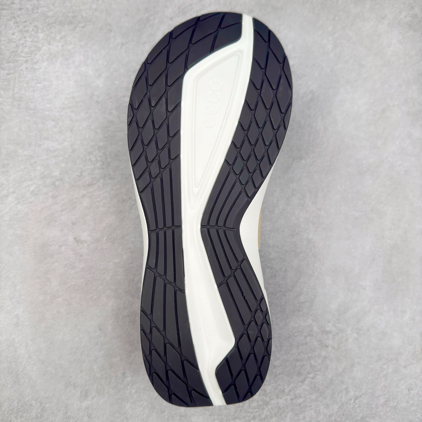 图片[9]-官方天猫ECCO/爱步官方BIOM 2.2系列 网砂透气休闲鞋 跑步鞋 公司级品质 广东产 官网订制 精选进口材质 一比一开模 整体鞋面走线清晰精整 采用ECCO家族制鞋工艺 突显运动舒适 潮流休闲时尚大气 货号： 8307741216 尺码：39 40 41 42 43 44 45 （标准码）-选品中心