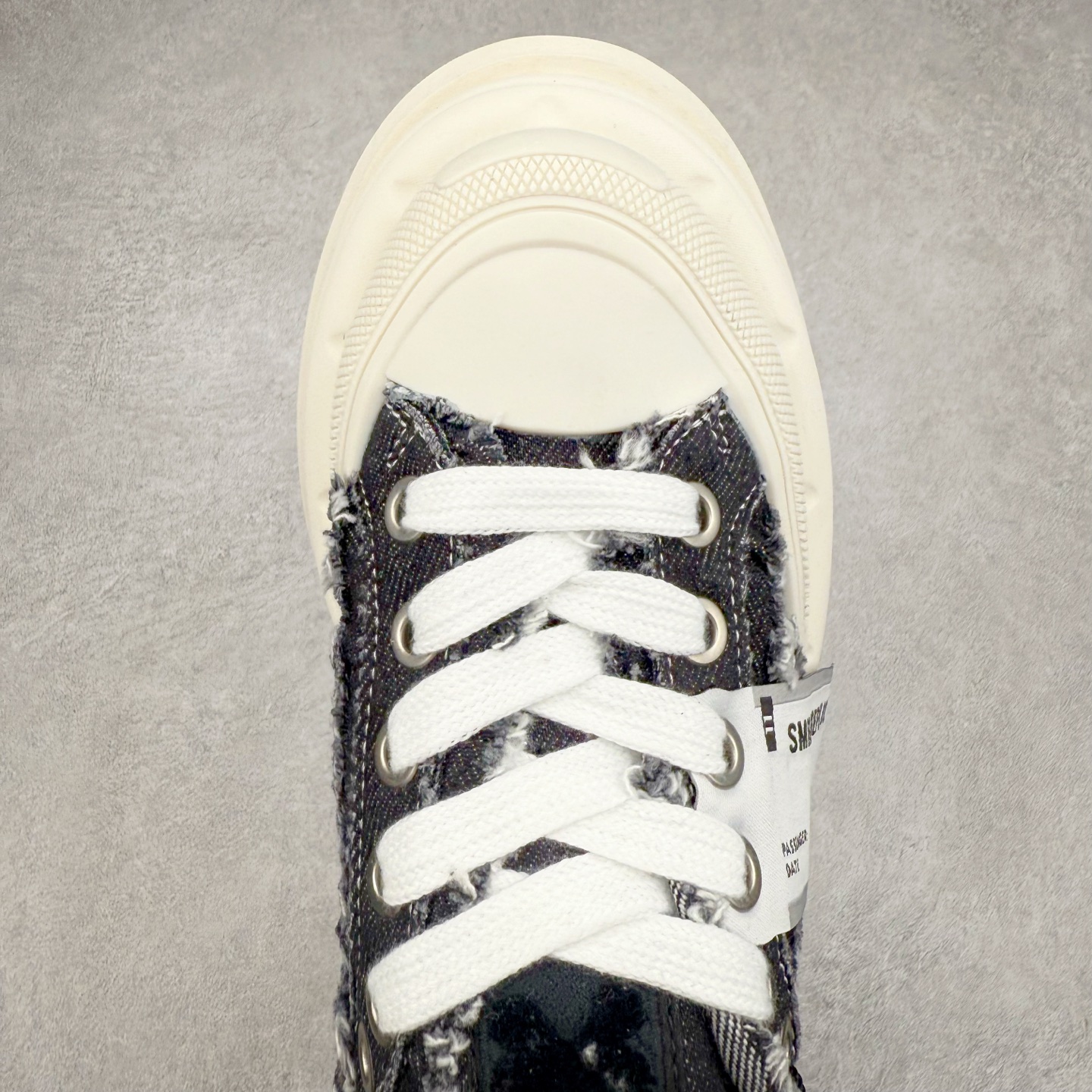 图片[4]-SMILEREPUBLIC 檀健次 老爹鞋2.0系列重磅来袭🔥🔥🔥采用了 水洗布 TPU贴盒大底厚底7cm大底轻盈又增高💯#SMILEREPUBLIC三周年#SMILEQUEEN#开口笑二代#厚底鞋#偏要高调#我的厚米鞋 三个色 黑白 全黑 全白 厚底软得像是自带弹簧，鞋型把整条腿衬得特别秀气，配中筒袜瞬间变身学院少女，，感觉脖子以下全是腿 ✅ 小红书爆款 李昀锐、于文文、大鹏、痞幼、苏醒、刘畊宏老师等～众多明星纷纷上脚👟尺码：35 36 37 38 39 40 41 42 43 44 45-选品中心