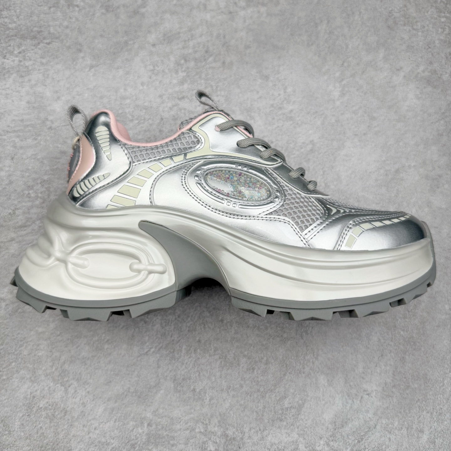 GG-CC赵露思2025新款厚底增高休闲运动老爹鞋系列 广东大厂出品 7CM厚底增高 星河粒子 银白粉色 银角大王 完美细节 25ss春季新款厚底增高 大长腿 时髦look轻松定格 不费力展现率性氛围 高档银盒 酷帅机能风不规则设计大底 拼色造型设计 轻便舒适百搭 GGCC银白配色好温柔 三层组合月牙底 柔软有弹性的月牙底和增加舒适度显腿长的7cm增高 长时间走路和站立都不累脚舒适度和少女感 厚底增高 不管怎么搭都好看~尺码：35 36 37 38 39 40-选品中心