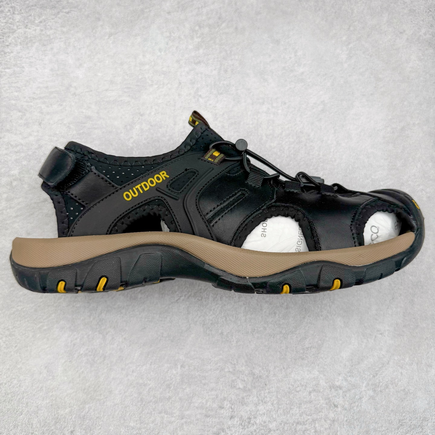 ECCO爱步包头凉鞋男款 25年新户外运动舒适沙滩鞋凉鞋 越野系列 牛皮鞋面，纹理自然，柔韧耐穿 内设有透气网布 尽享舒适体验 便捷抽绳魔术贴设计 可自由调节松紧，方便穿脱 柔软易弯折 带来舒适脚感 橡胶大底，适应多种地形 强劲抓地力 防滑耐磨 舒适休闲 随享假日 尺码：38 39 40 41 42 43 44 45（皮鞋码）-选品中心