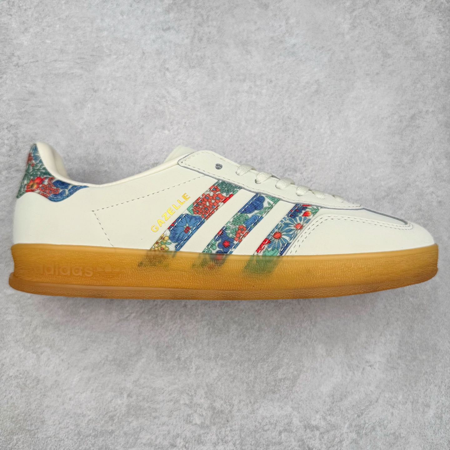 AD Gazelle Indoor Trainers 羚羊内训系列低帮复古百搭休闲运动德训风板鞋 JH7370 90年代经典的复刻版！自60年代以足球训练鞋面世以来,Gazelle就以其经典设计席卷全球。1991年版本的复刻,再造经典Gazelle。采用皮革打造,搭配浊色细节,让这款经典更加简约。尺码：36 36⅔ 37⅓ 38 38⅔ 39⅓ 40 40⅔ 41⅓ 42 42⅔ 43⅓ 44⅓ 44⅔ 45-选品中心