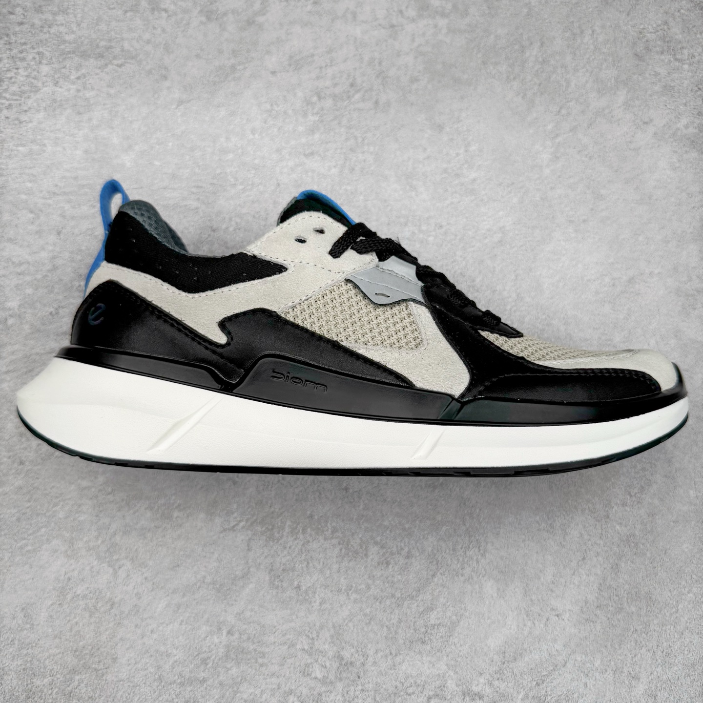 官方天猫ECCO/爱步官方BIOM 2.2系列 网砂透气休闲鞋 跑步鞋 公司级品质 广东产 官网订制 精选进口材质 一比一开模 整体鞋面走线清晰精整 采用ECCO家族制鞋工艺 突显运动舒适 潮流休闲时尚大气 货号: 8307741216 尺码:39 40 41 42 43 44 45 (标准码)-选品中心