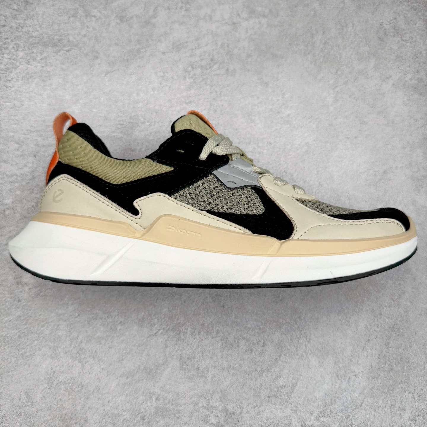 官方天猫ECCO/爱步官方BIOM 2.2系列 网砂透气休闲鞋 跑步鞋 公司级品质 广东产 官网订制 精选进口材质 一比一开模 整体鞋面走线清晰精整 采用ECCO家族制鞋工艺 突显运动舒适 潮流休闲时尚大气 货号: 8307741216 尺码:39 40 41 42 43 44 45 (标准码)-选品中心