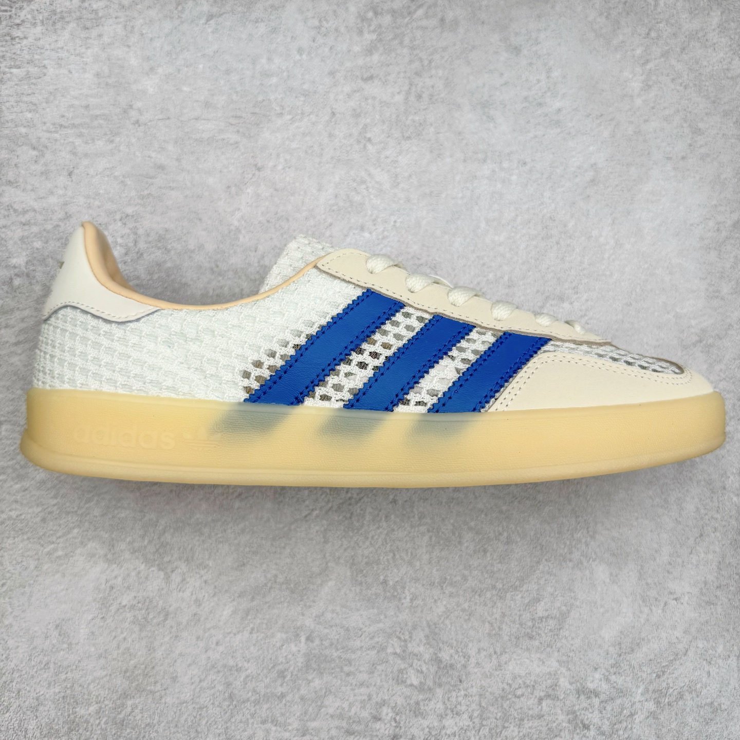 AD Gazelle Indoor Trainers 羚羊内训系列低帮复古百搭休闲运动德训风板鞋 JH5419 90年代经典的复刻版！自60年代以足球训练鞋面世以来,Gazelle就以其经典设计席卷全球。1991年版本的复刻,再造经典Gazelle。采用皮革打造,搭配浊色细节,让这款经典更加简约。尺码：36 36⅔ 37⅓ 38 38⅔ 39⅓ 40 40⅔ 41⅓ 42 42⅔ 43⅓ 44⅓ 44⅔ 45-选品中心