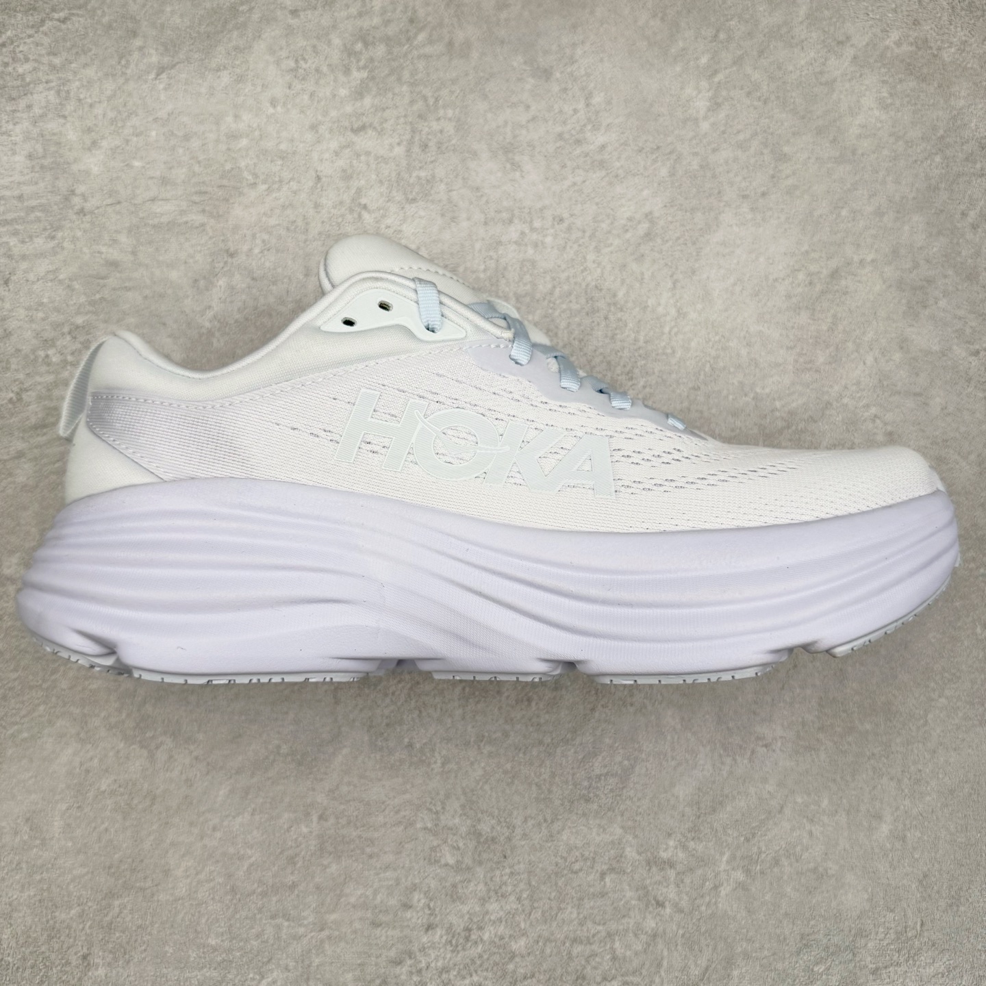 ＃HK纯原 HOKA ONE ONE Bondi 8 邦代八代缓震网面耐磨低帮跑步鞋 原始的 Bondi 缓震和线条在这里 提供该特许经营权众所周知的柔软、平衡的乘坐体验 Bondi 使用加长的摇杆微调几何形状 以获得更大的加速度 同时由于采用碳纤维板 还可以提供更平稳的脚趾离地 尺码：36 36.5 37.5 38 38.5 39 40 40.5 41 42 42.5 43 44 44.5 45-选品中心