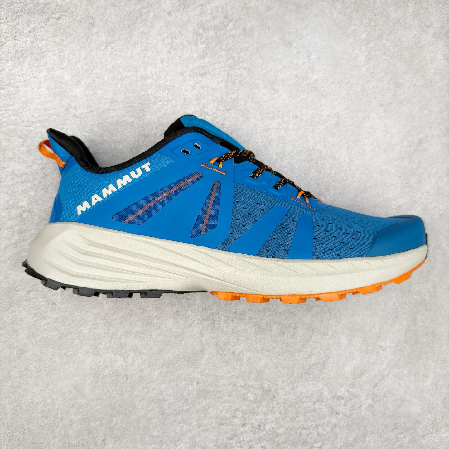 MAMMUT猛犸象 Hueco Knit 2 登山靴多功能鞋履 独立私模 顶级复刻百分百还原# 应用BASE FIT 2.0专利技术 拥有优越的抓地力、护趾力和运动缓冲功能 可折叠鞋跟 透气针织鞋面 适合春夏与初秋季节的设计 即刻\\\