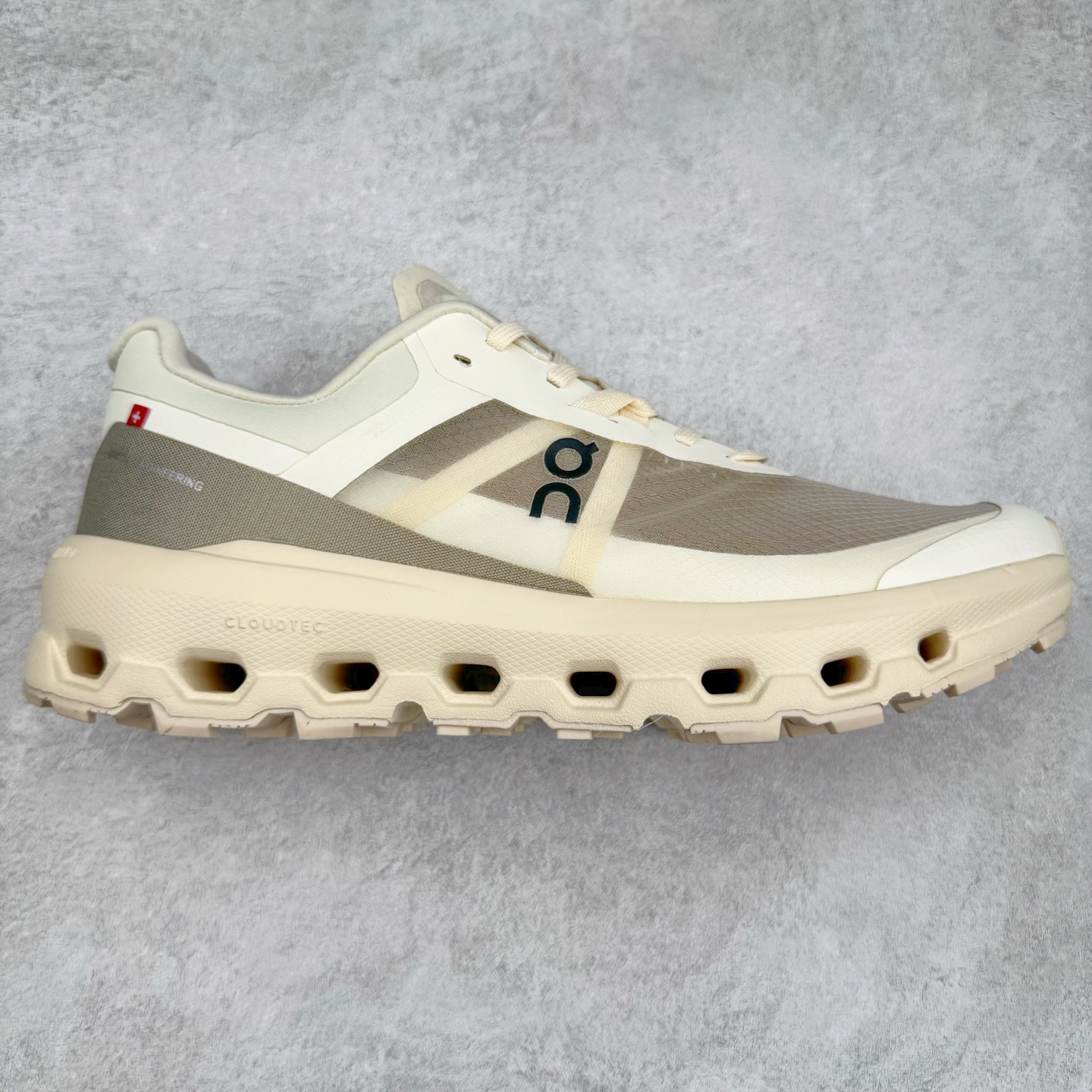 On昂跑 Cloudsurfer Next Wolf Honeydew 柔软舒适防滑耐磨低帮休闲跑步鞋 昂跑运动品牌 开创于2010年 缓震着陆、强效回弹、轻柔质感的设计构思始终是ON研制关键 与此同时基于“为全球提供革新性的跑步感受”信念 陆续推出了多款跑鞋及其以专业运动人体跑步工程学为设计关键的功能性跑步服饰设备 让跑者不费力气地畅快畅跑 尺码：36 36.5 37.5 38 38.5 39 40 40.5 41 42 42.5 43 44 44.5 45-选品中心